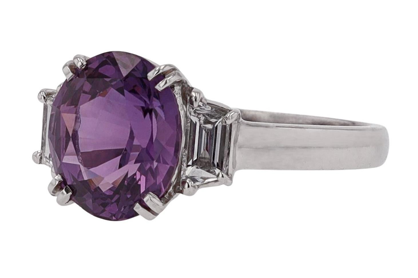 Bague de fiançailles avec saphir violet de 3,23 carats et 2 diamants Bon état - En vente à Santa Barbara, CA