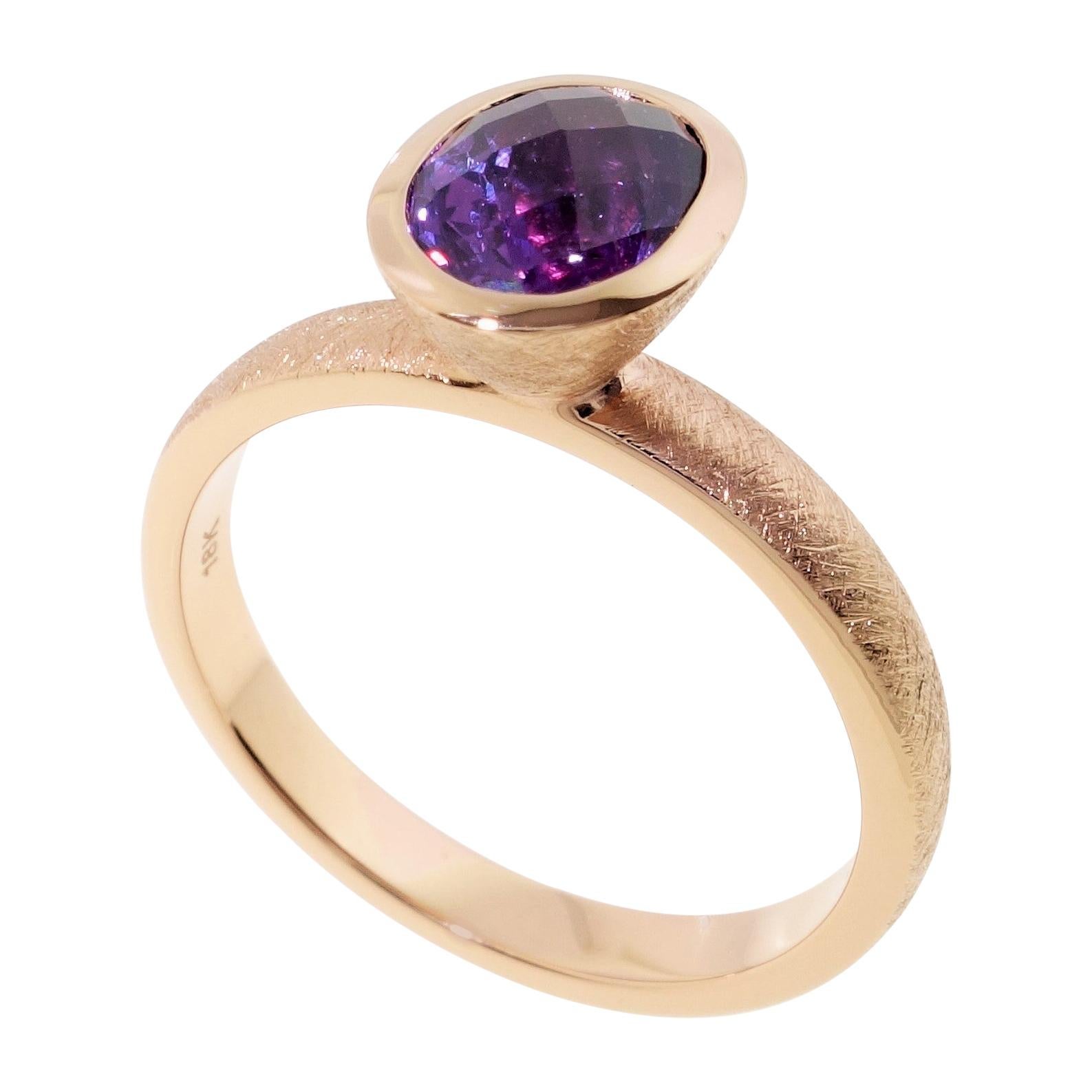 Purple Sapphire Modernist 18 Karat Gold Stacking Ring Fine Estate Jewelry For Sale