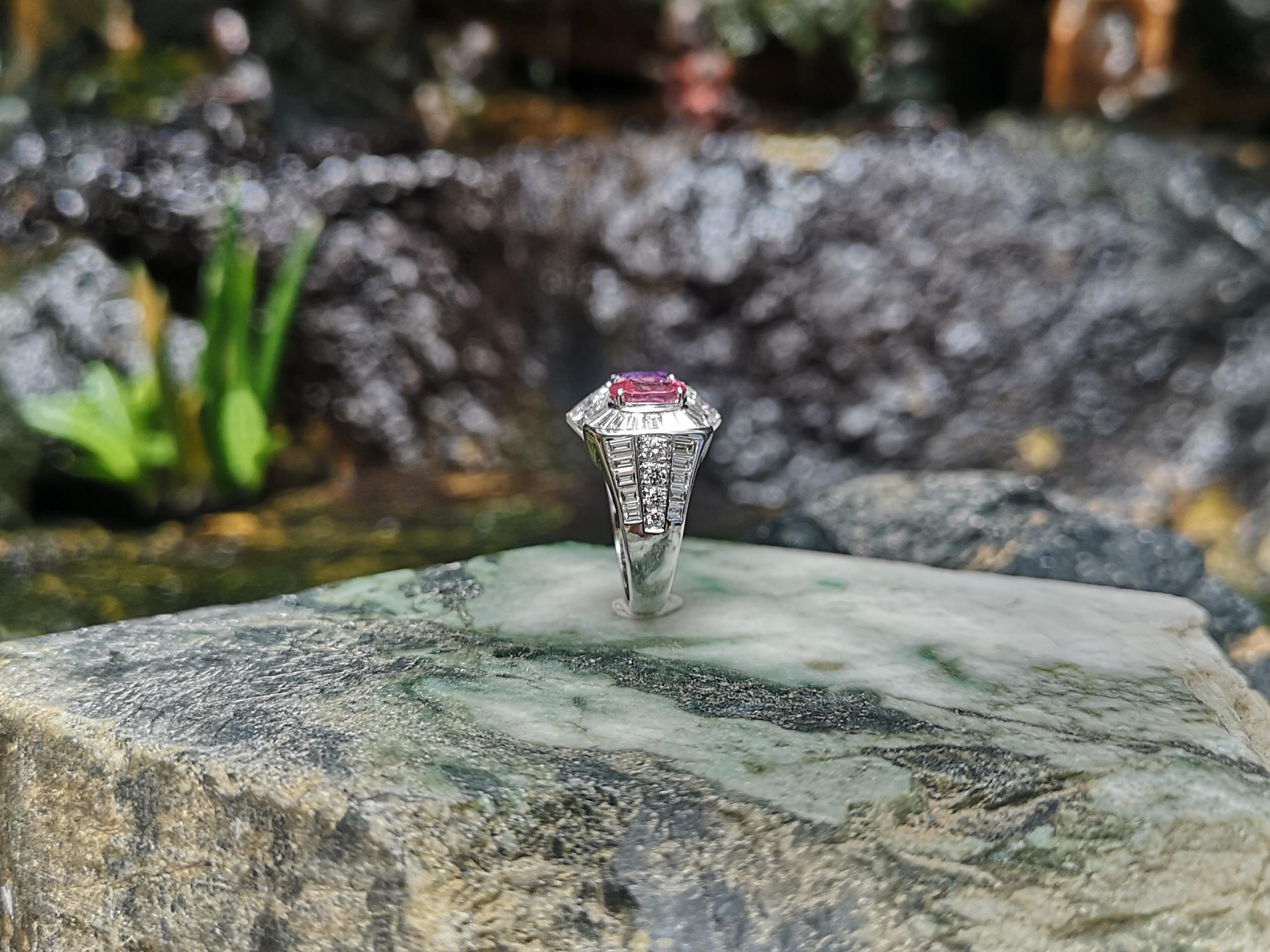Purple Sapphire, Pink Sapphire and Diamond Ring Set in 18 Karat White Gold For Sale 6