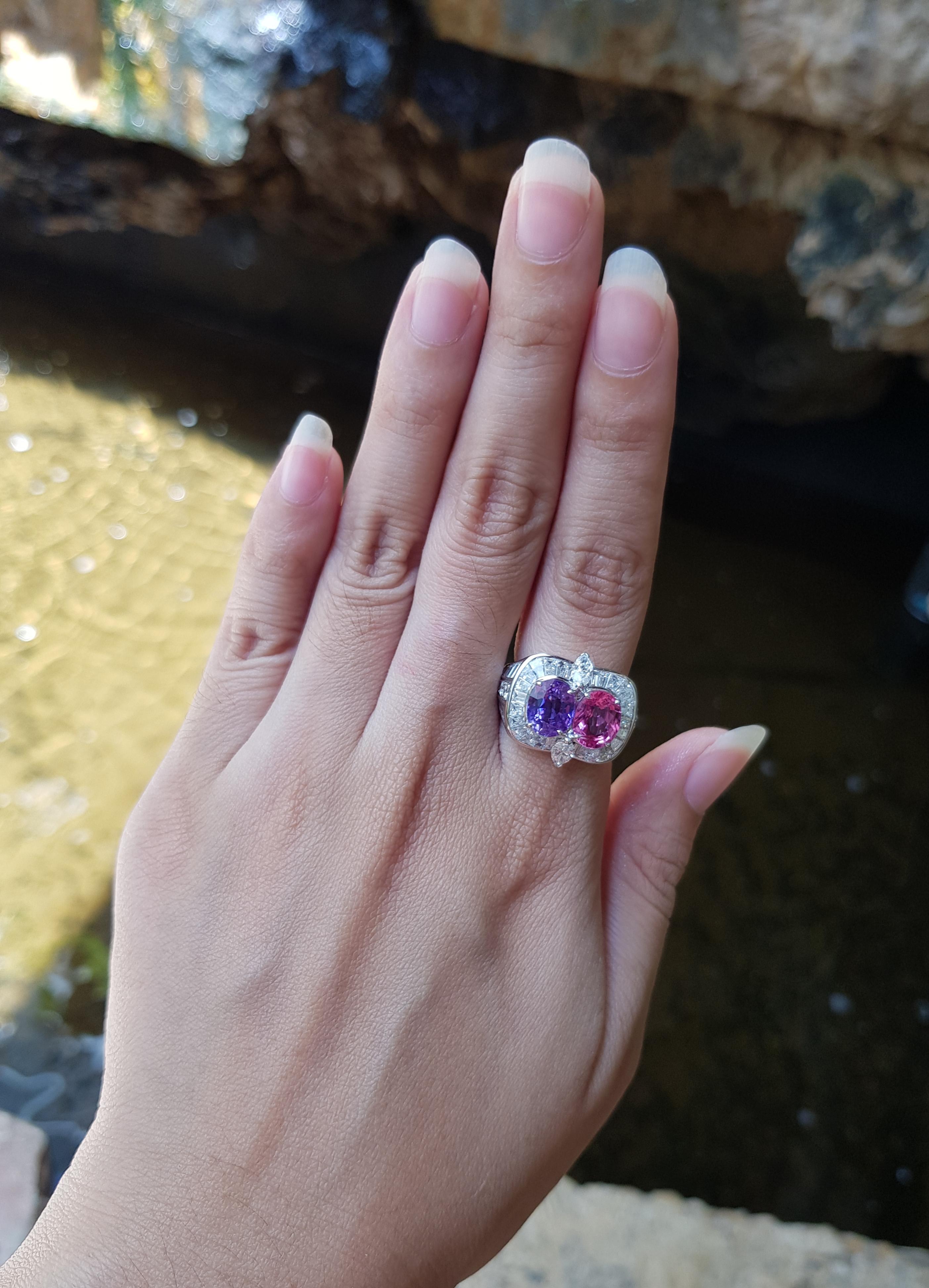 Purple Sapphire, Pink Sapphire and Diamond Ring Set in 18 Karat White Gold In New Condition For Sale In Bangkok, TH