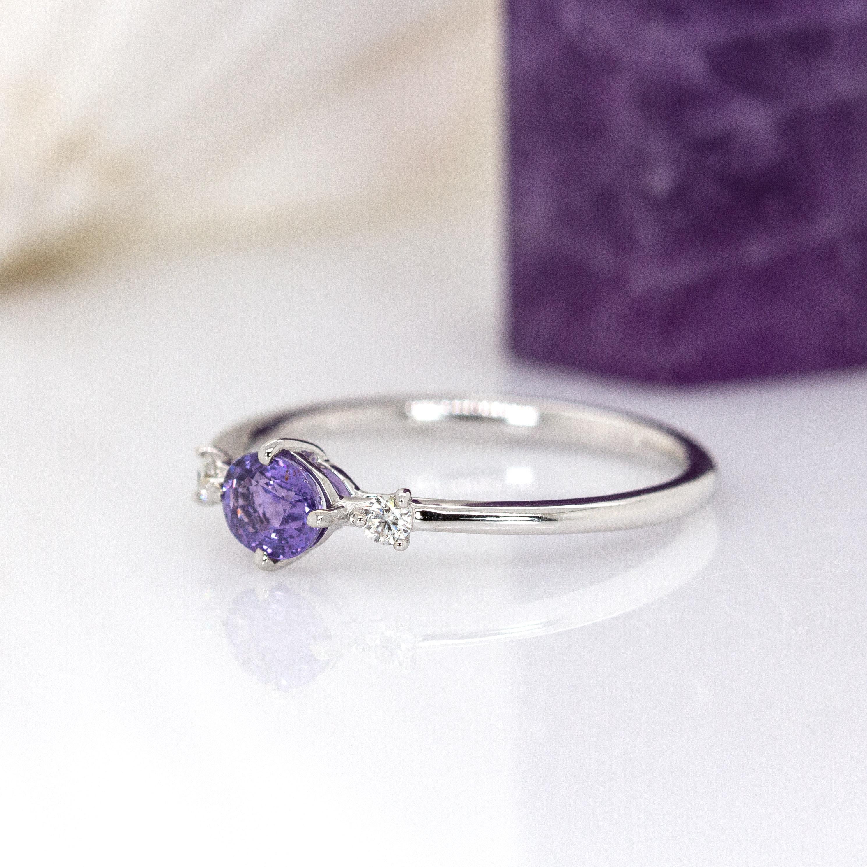 De las mujeres Anillo de zafiro púrpura con diamante extraído de la tierra en oro blanco macizo de 14 quilates  OV 5x4mm en venta