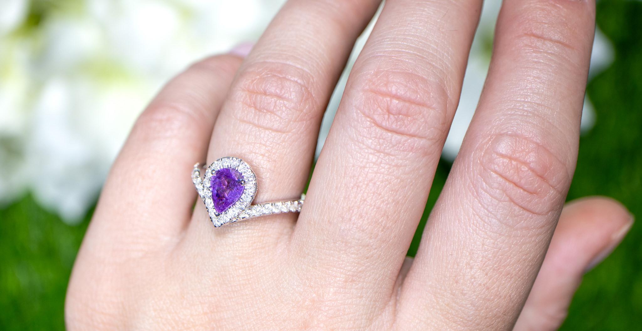 Contemporary Purple Sapphire Ring With Diamond Halo Setting 1.78 Carats 18K Gold For Sale