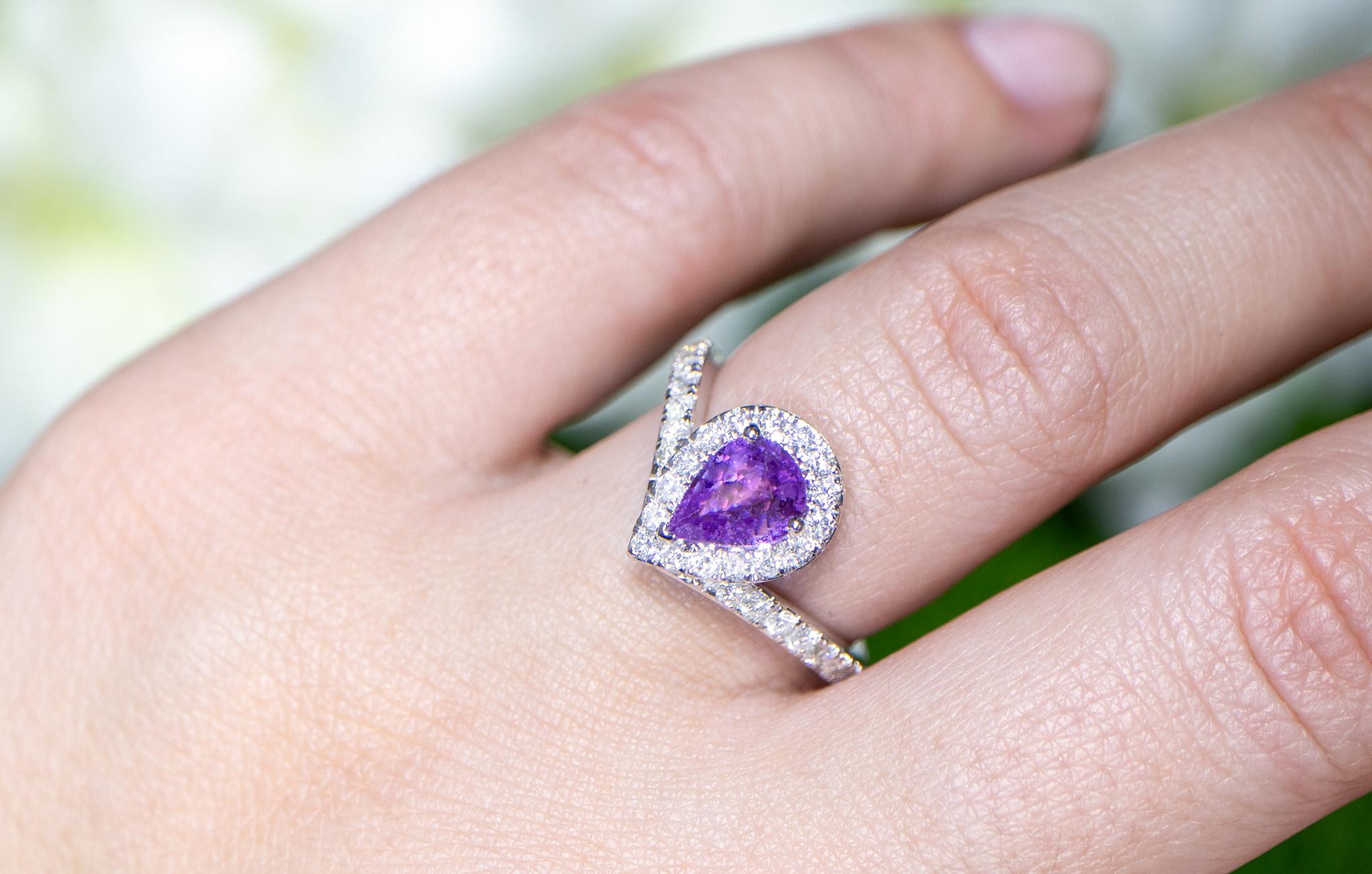 Purple Sapphire Ring With Diamond Halo Setting 1.78 Carats 18K Gold In Excellent Condition For Sale In Laguna Niguel, CA