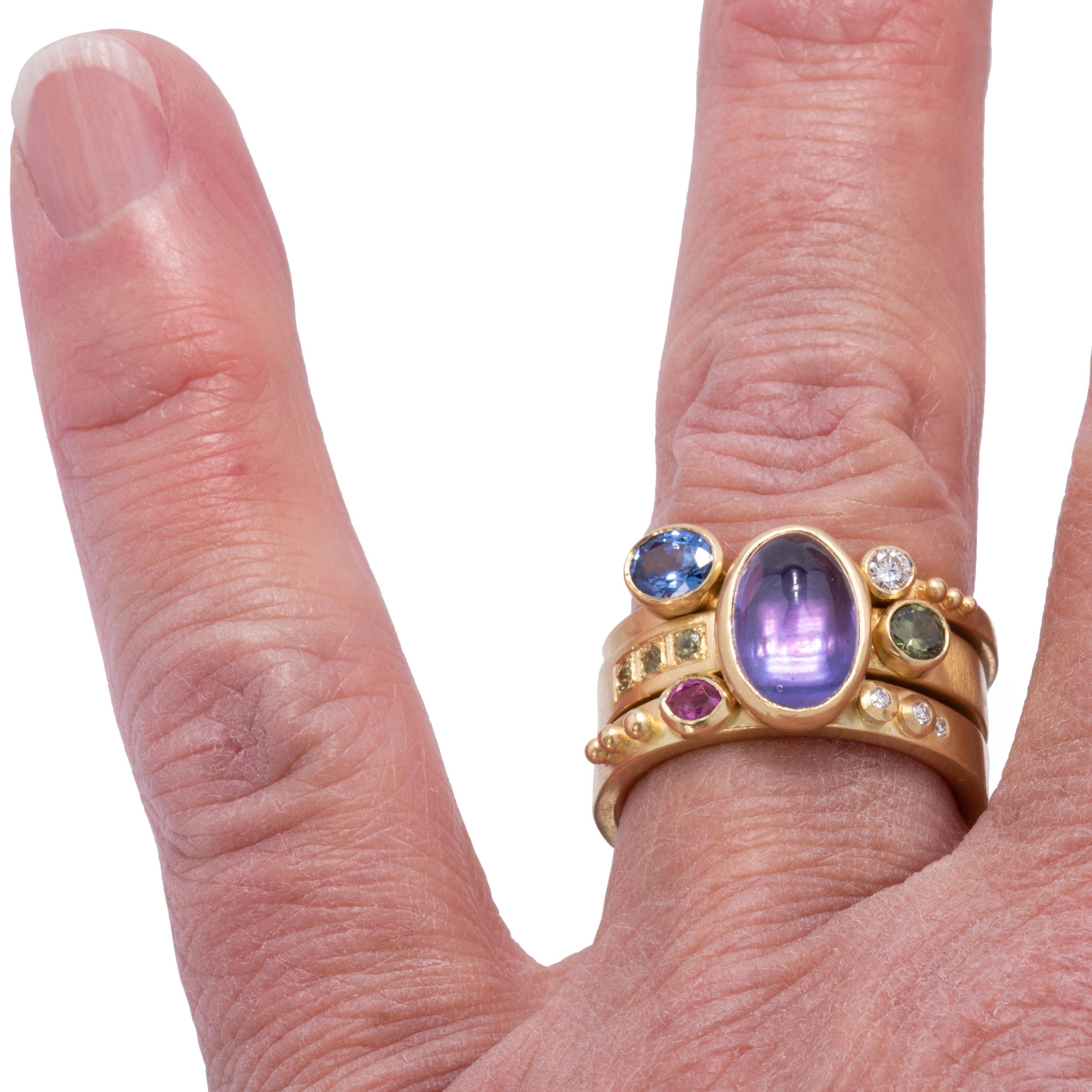 Purple Sapphire Stack Ring Set in 18 Karat Gold For Sale 1