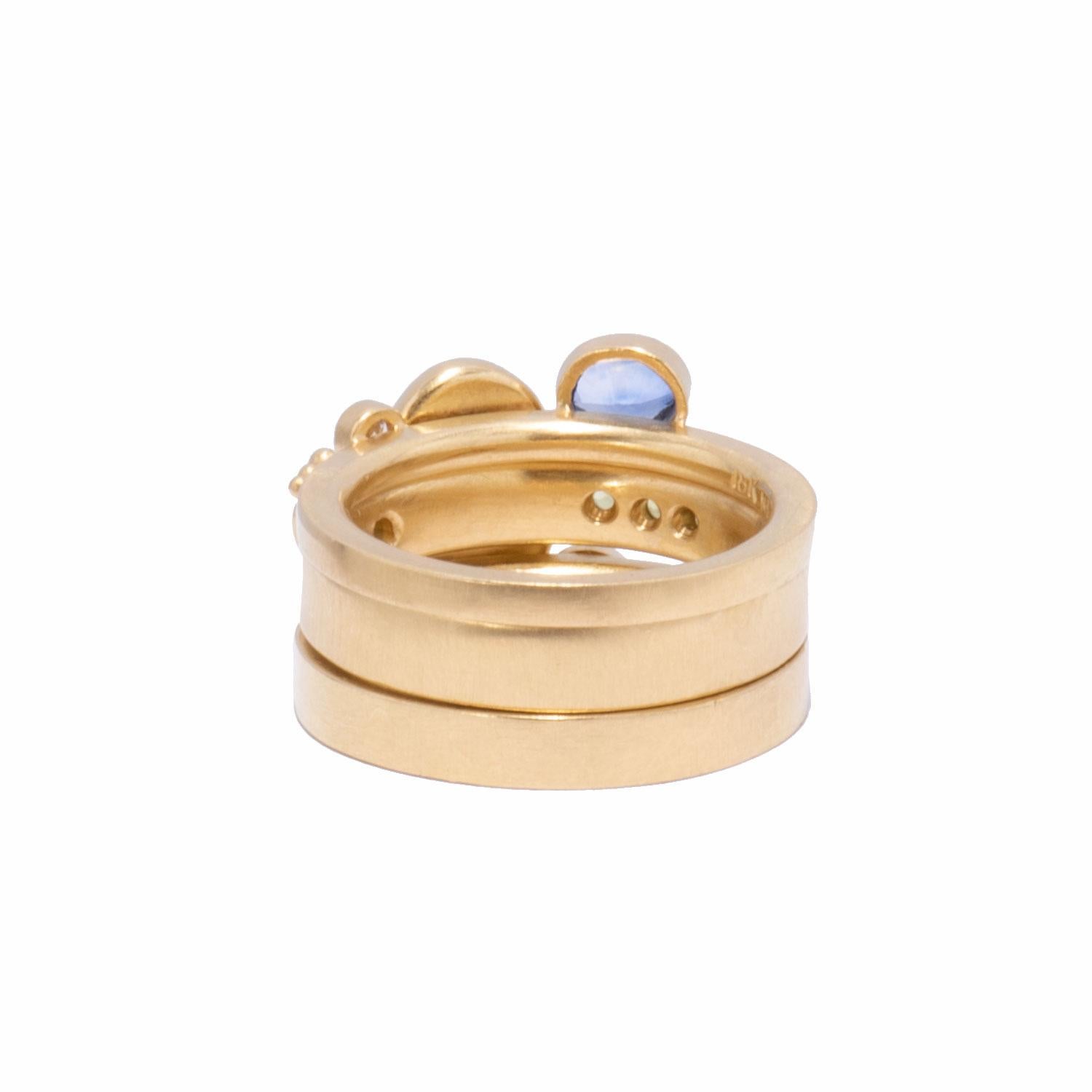 Purple Sapphire Stack Ring Set in 18 Karat Gold For Sale 4