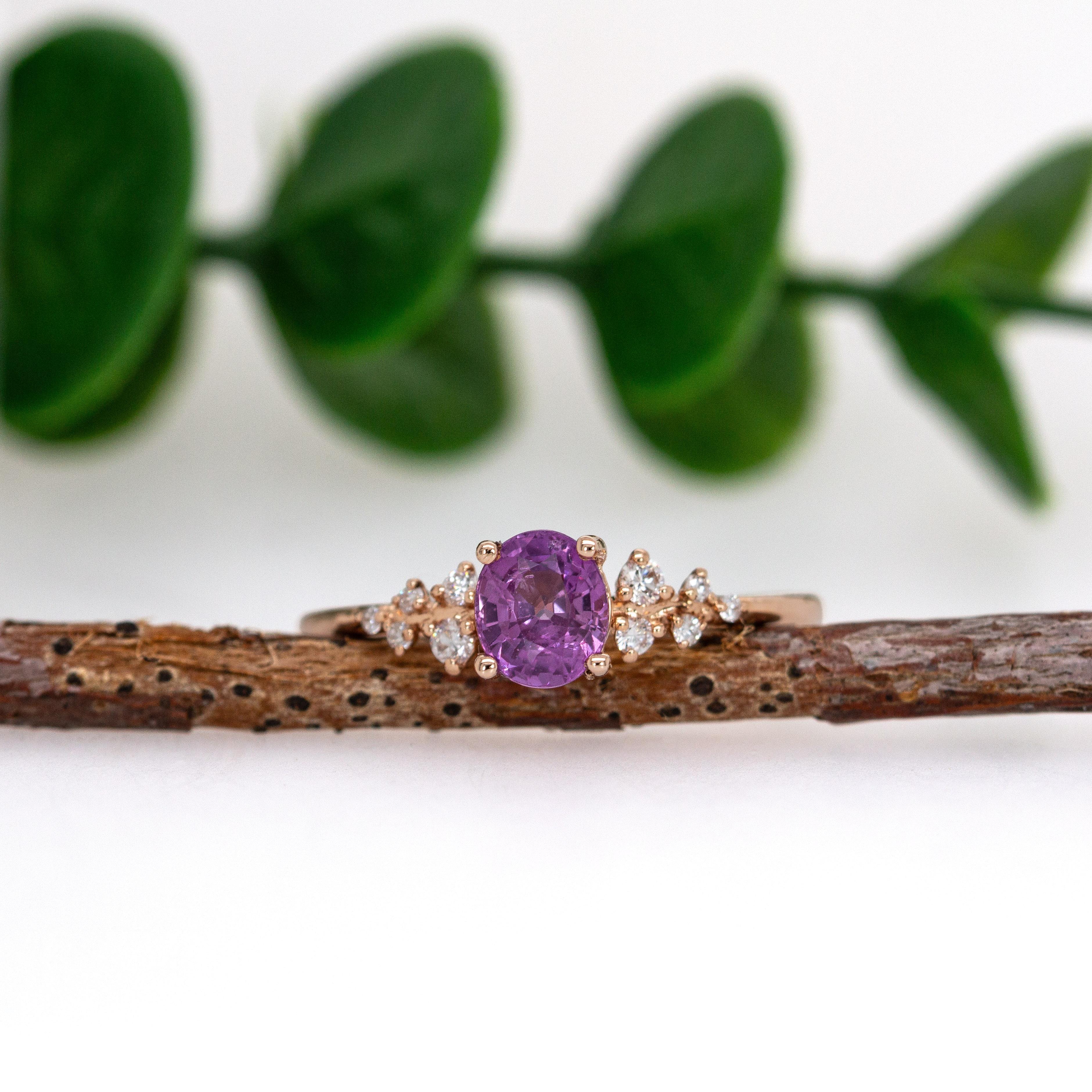 Contemporain Bague en or rose massif 14K avec saphir violet et diamants minés par la terre  OV 6x4mm en vente