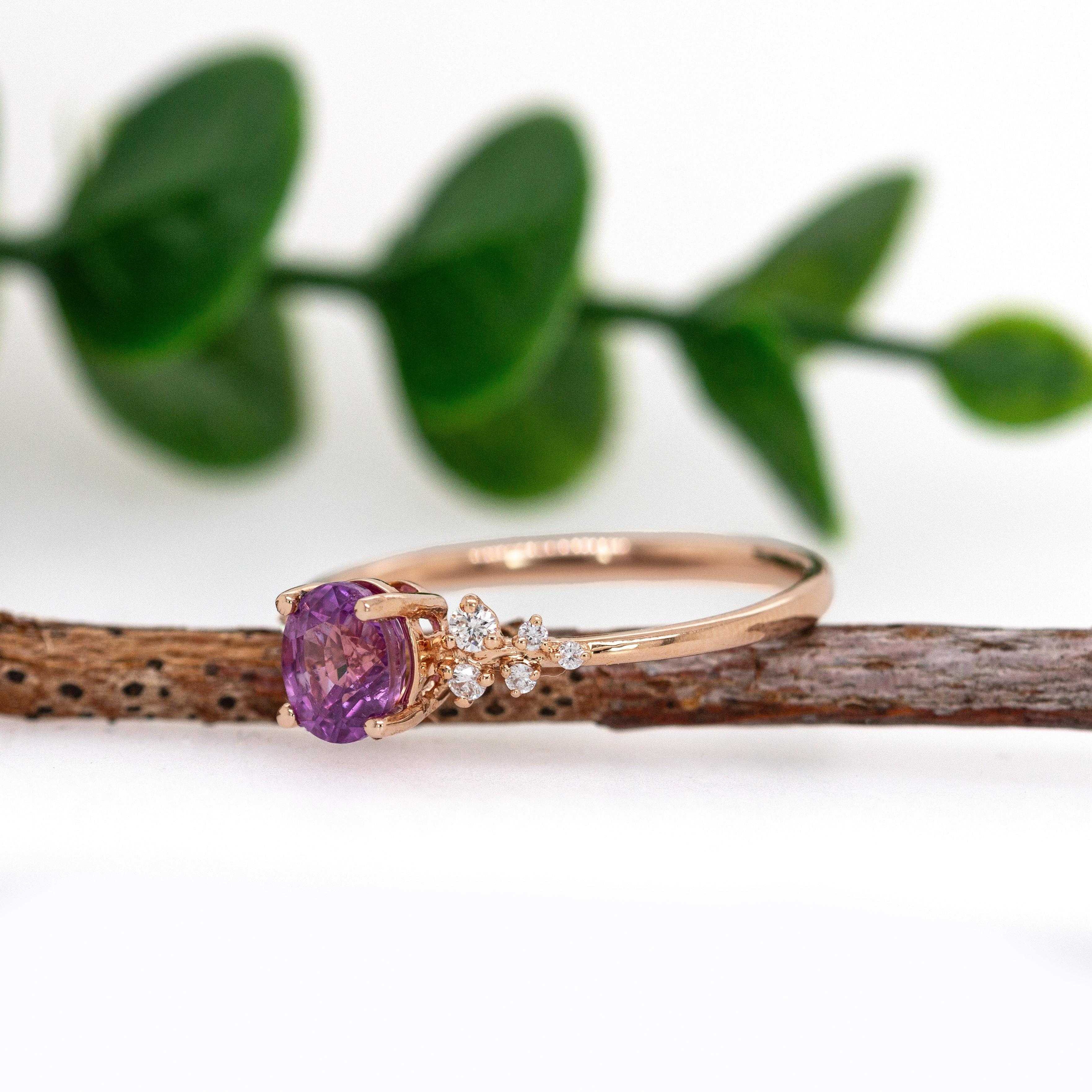 Taille ovale Bague en or rose massif 14K avec saphir violet et diamants minés par la terre  OV 6x4mm en vente