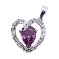 Pendentif en forme de cœur en or blanc 18 carats serti d'un saphir violet et de diamants