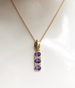 Pendentif en or 18 carats serti d'un saphir violet et de diamants