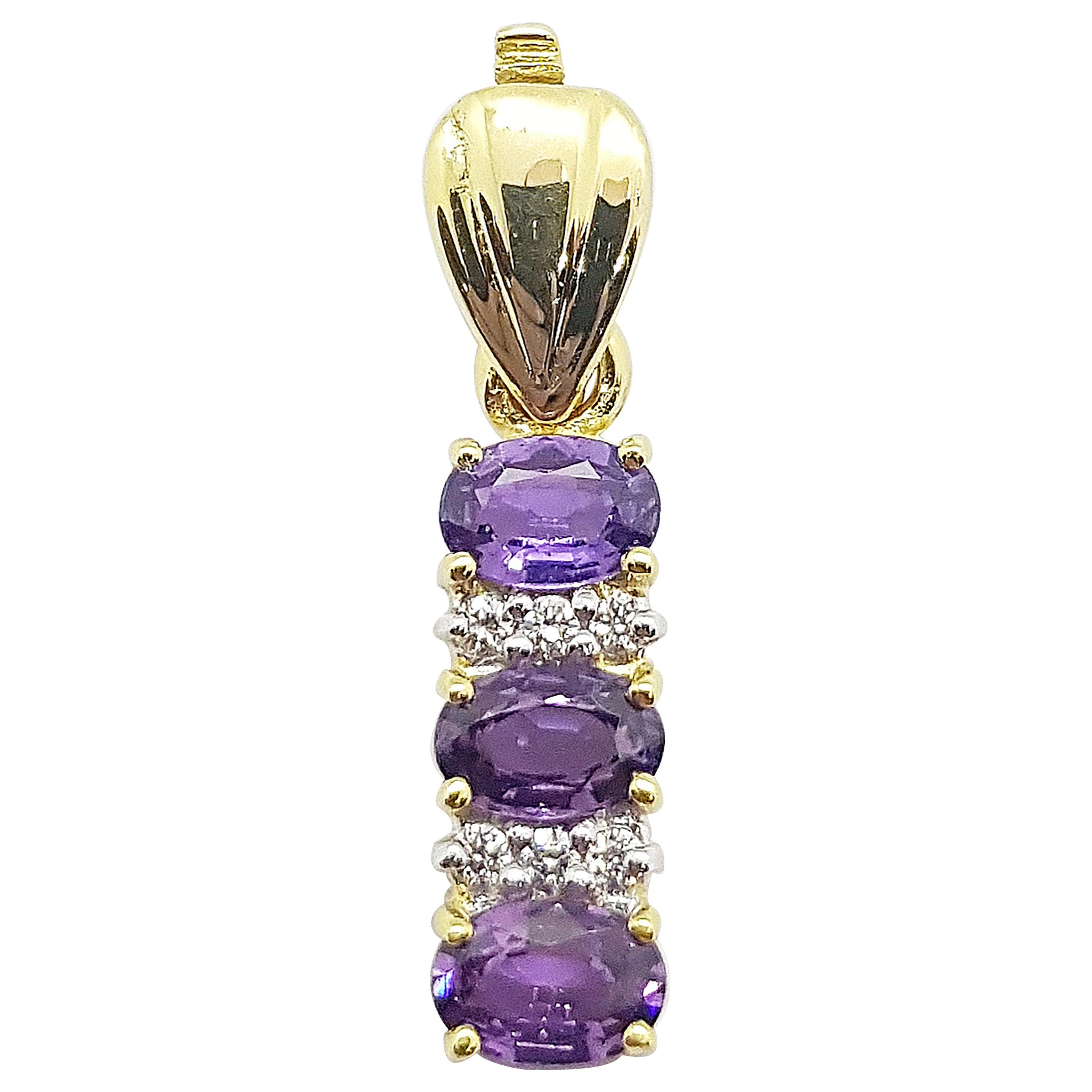 Pendentif en or 18 carats serti d'un saphir violet et de diamants en vente