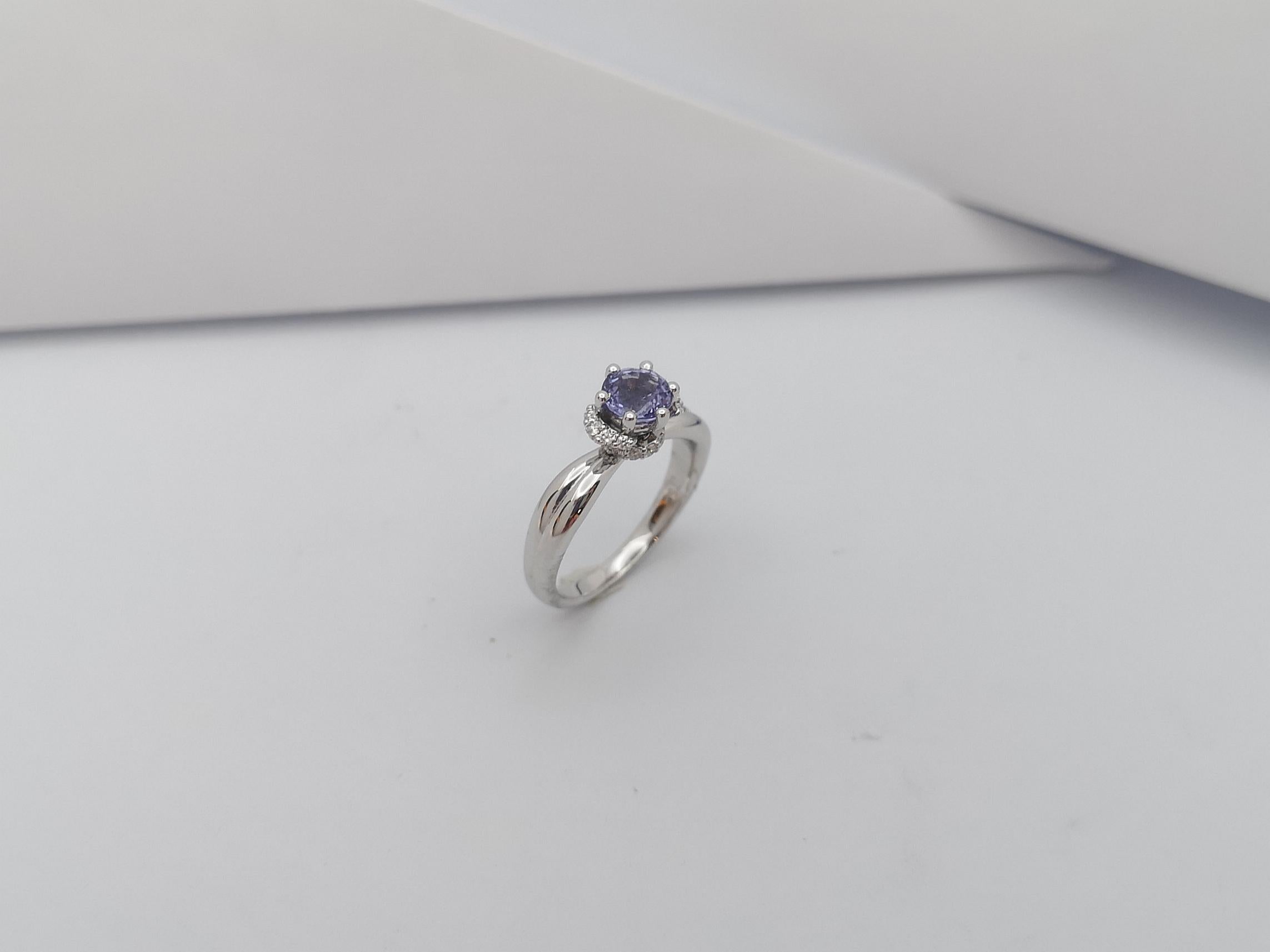 Purple Sapphire with Diamond Ring set in 18 Karat White Gold Settings For Sale 7