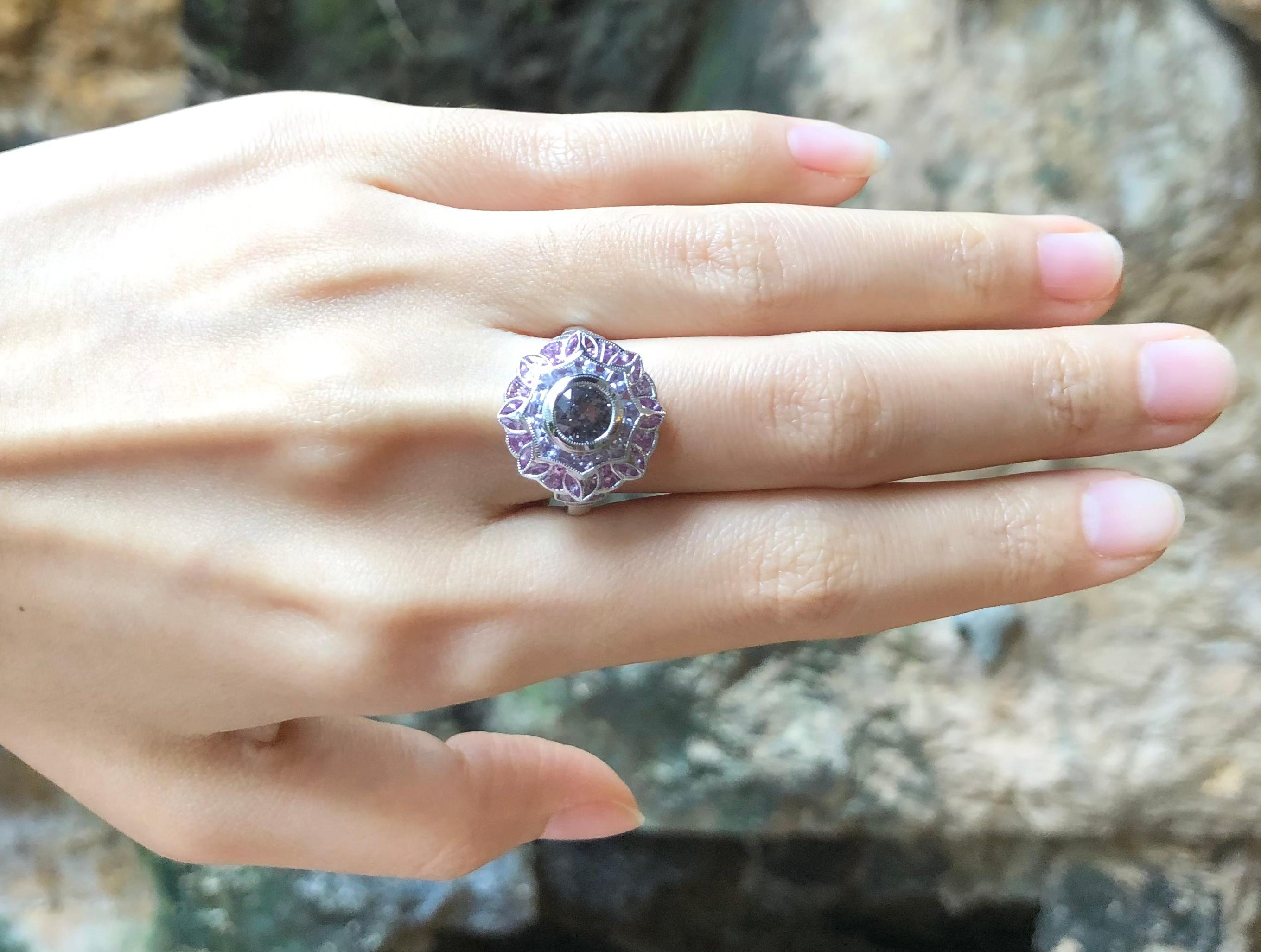 Purple Sapphire with Pink Sapphire Ring Set in 18 Karat White Gold Settings In New Condition For Sale In Bangkok, TH