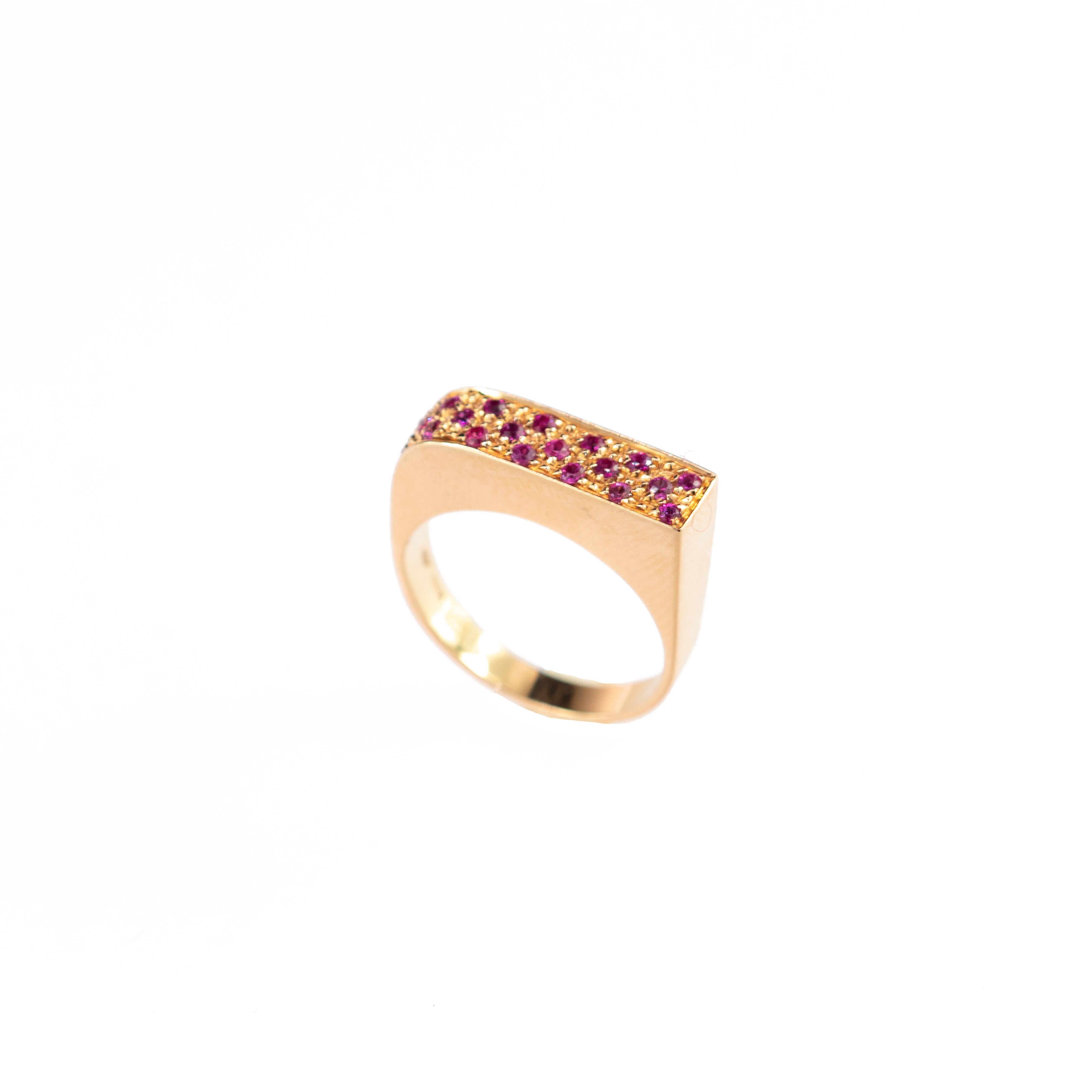 This sweet and exotic ring is inspired by the youth and delicacy of a young soul. The squared and circled off band of yellow gold design is made for a woman who likes to be different. A jewel energized not only by the pavè of purple and pink