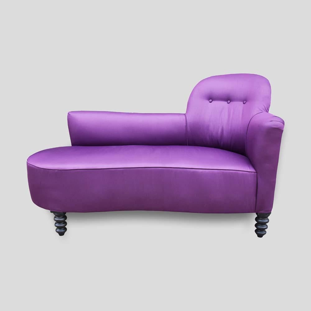 An elegant 1930s Purple satin upholstery Chaise de lounge sofa, black ebony wooden feet. Italian design
