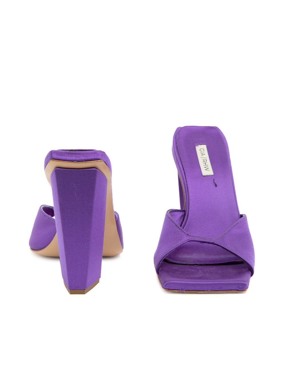 Gia Borghini Purple Satin Square Toe Mules Size IT 35 In Good Condition For Sale In London, GB