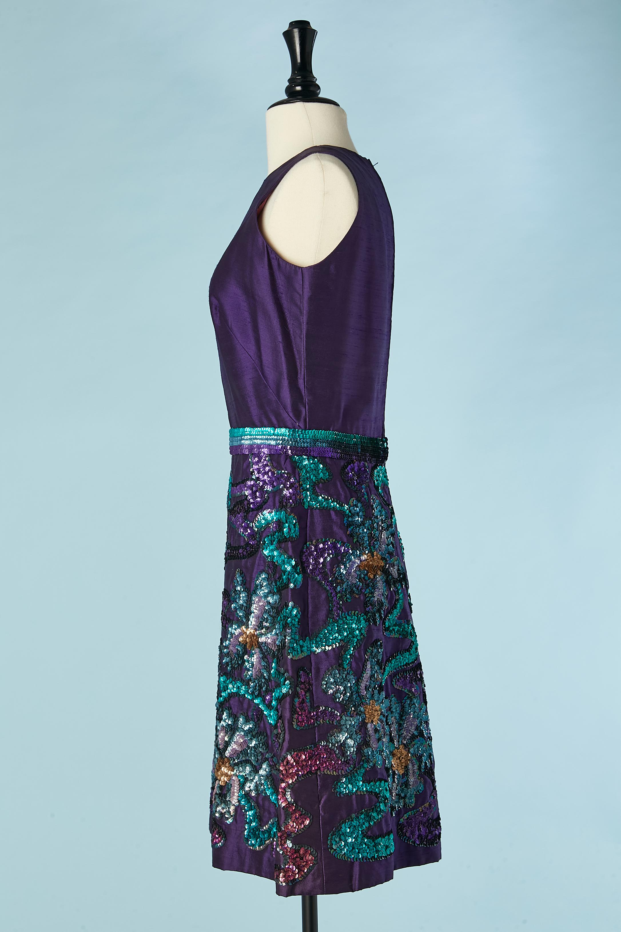 Purple shantung cocktail dress with sequins embroideries on the skirt Circa 1960 For Sale 1