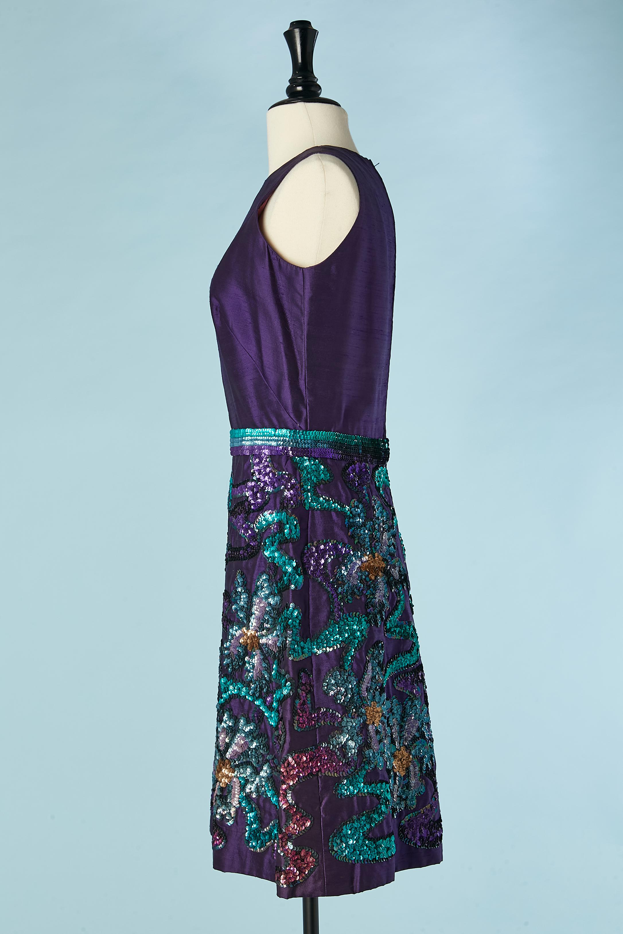 Women's Purple shantung cocktail dress with sequins embroideries on the skirt Circa 1960 For Sale