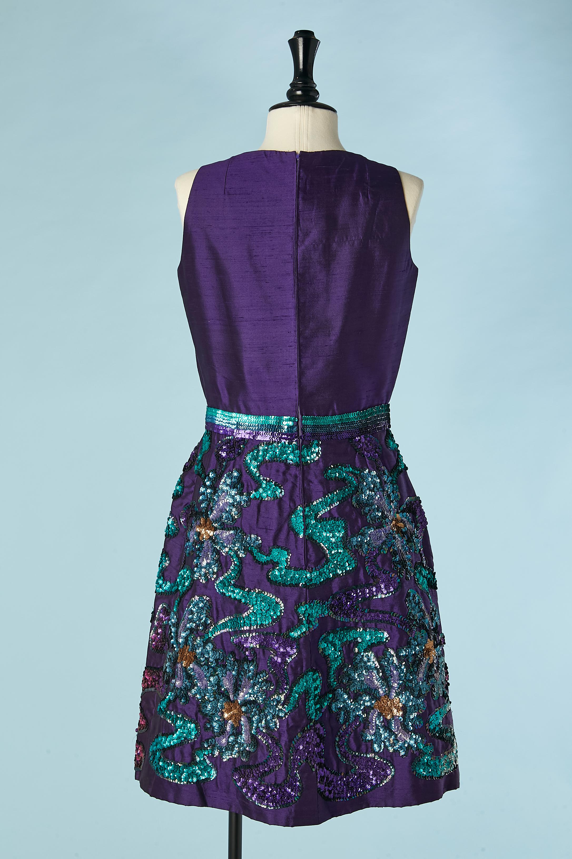 Purple shantung cocktail dress with sequins embroideries on the skirt Circa 1960 For Sale 1