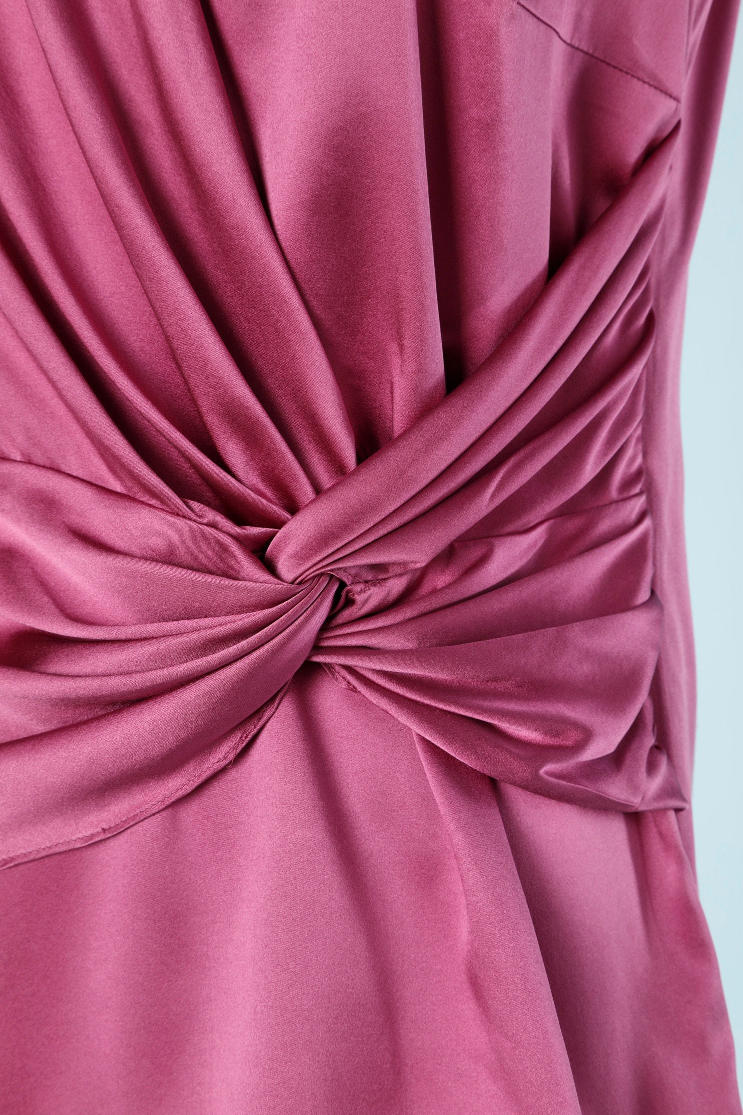 Purple silk draped and twisted sleeveless top. Fabric composition: 95% silk, 5% spandex.
Invisible zip closure on the left side.
SIZE 46 (It) 42 (Fr) L 
