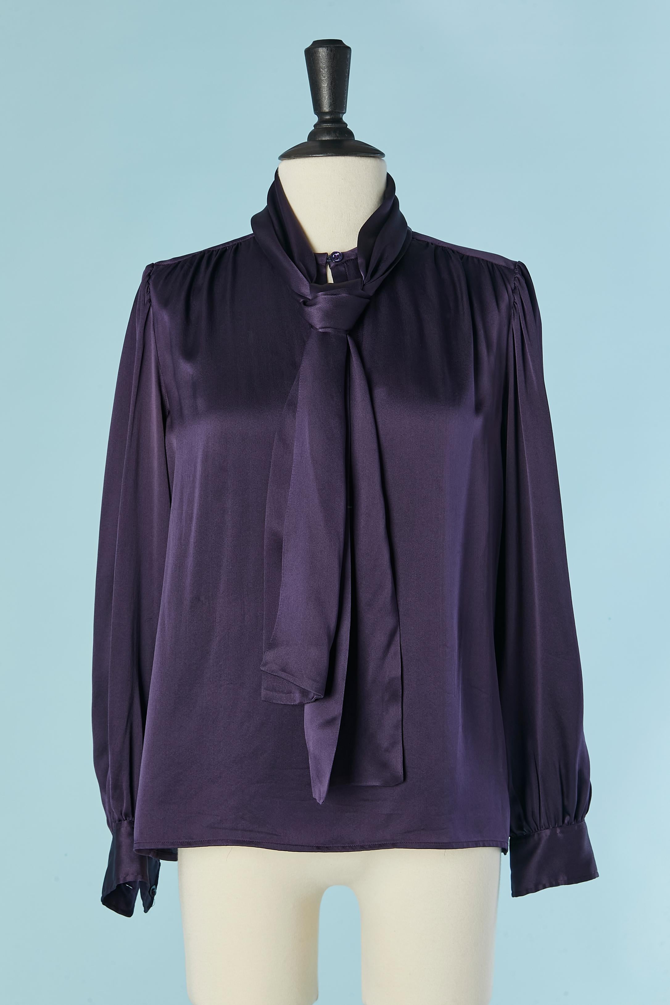 Purple silk shirt with bow tie . One button and buttonhole closure on the top middle front and on the cuffs. 
SIZE 34 (Fr) S 