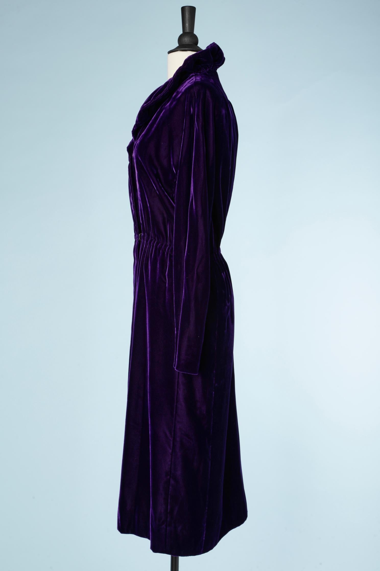 Purple silk velvet Opéra coat Halston  In Excellent Condition For Sale In Saint-Ouen-Sur-Seine, FR