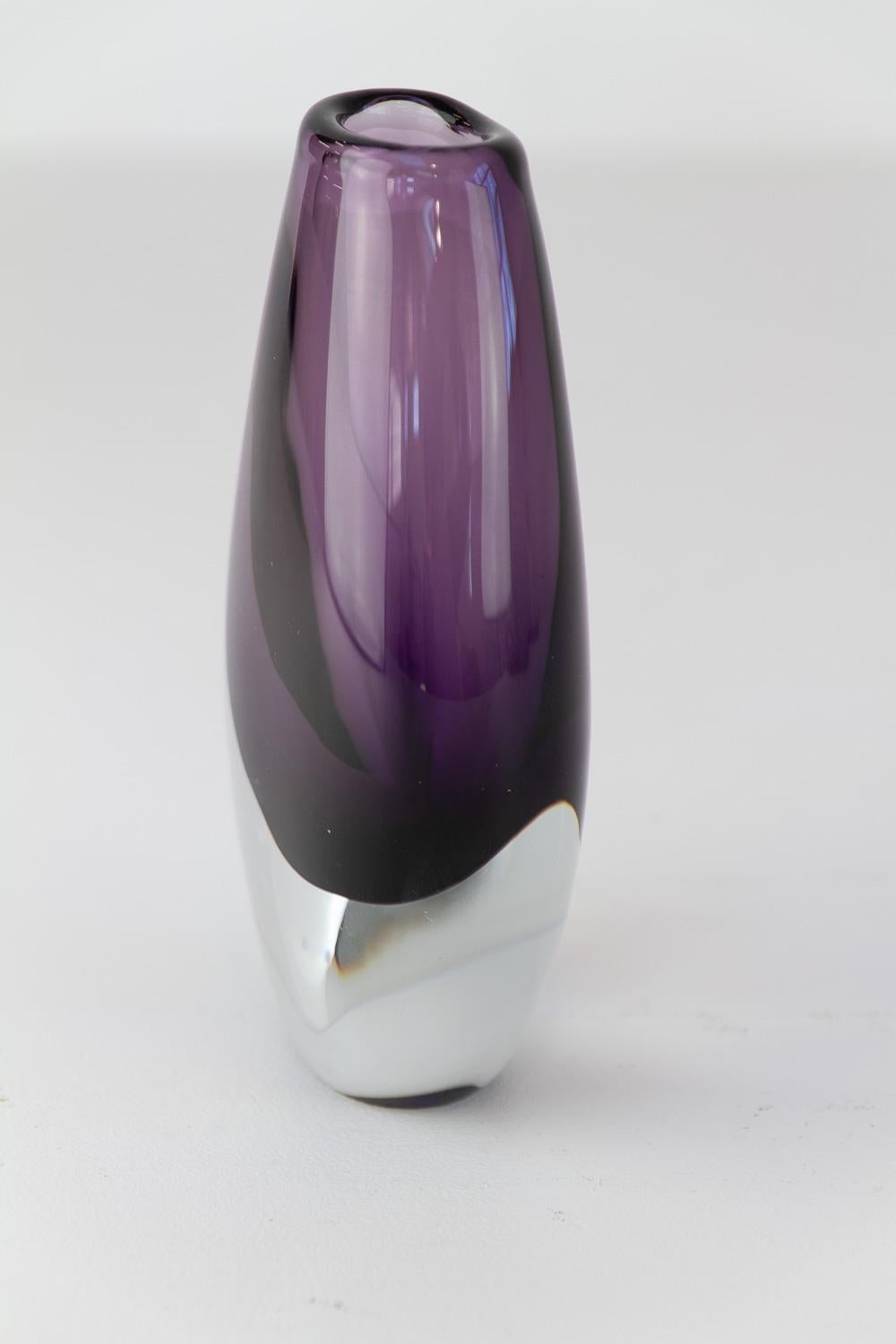 Vaso in vetro Sommerso viola di Gunnar Nylund per Strömbergshyttan Svezia, anni '60. in vendita 6