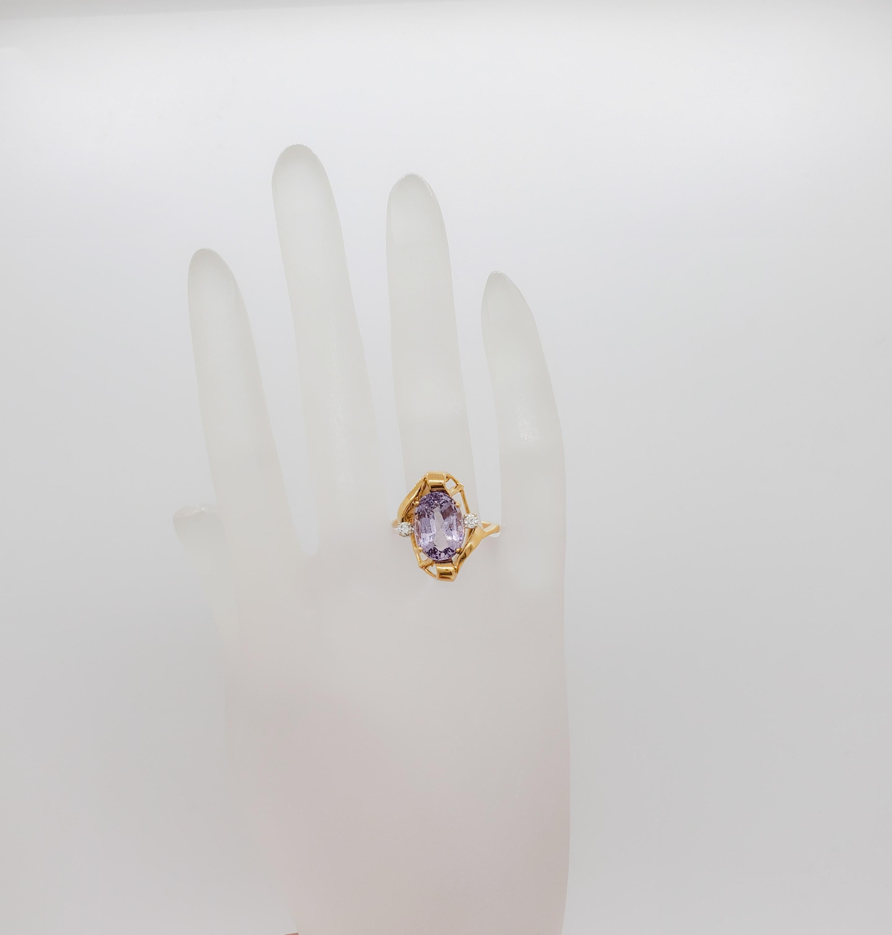 Oval Cut Purple Spinel and Diamond Cocktail Ring in 18k Yellow Gold For Sale