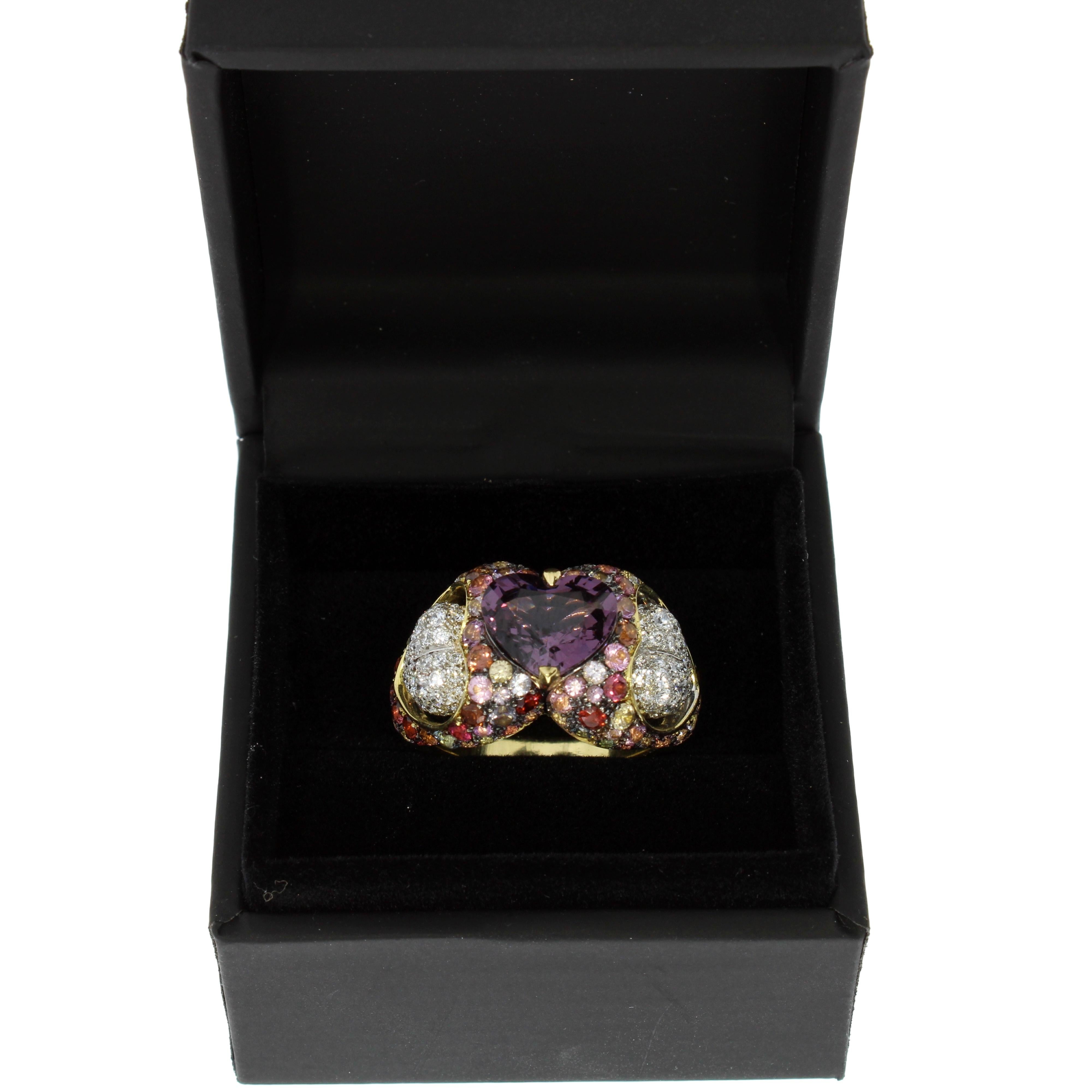 Contemporary Purple Spinel and Diamond Heart Ring 18 Karat Yellow Gold Collection by Niquesa For Sale