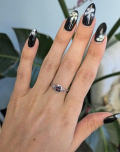 Anillo de espinela morada con detalles de zafiro morado: oro macizo de 14K, redondo de 6 mm