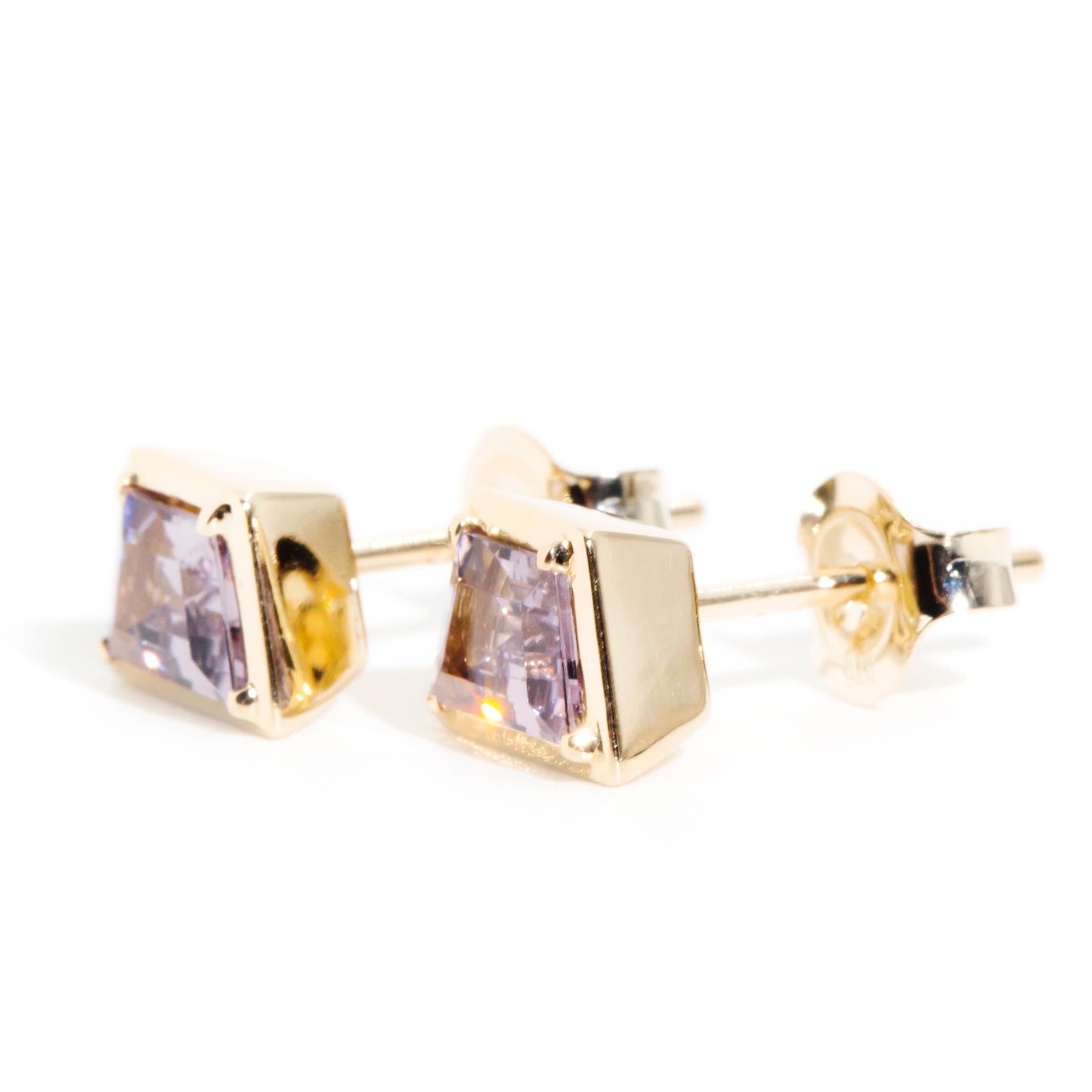 Purple Spinel Trapezoid Cut Contemporary Stud Earrings in 9 Carat Yellow Gold For Sale 3