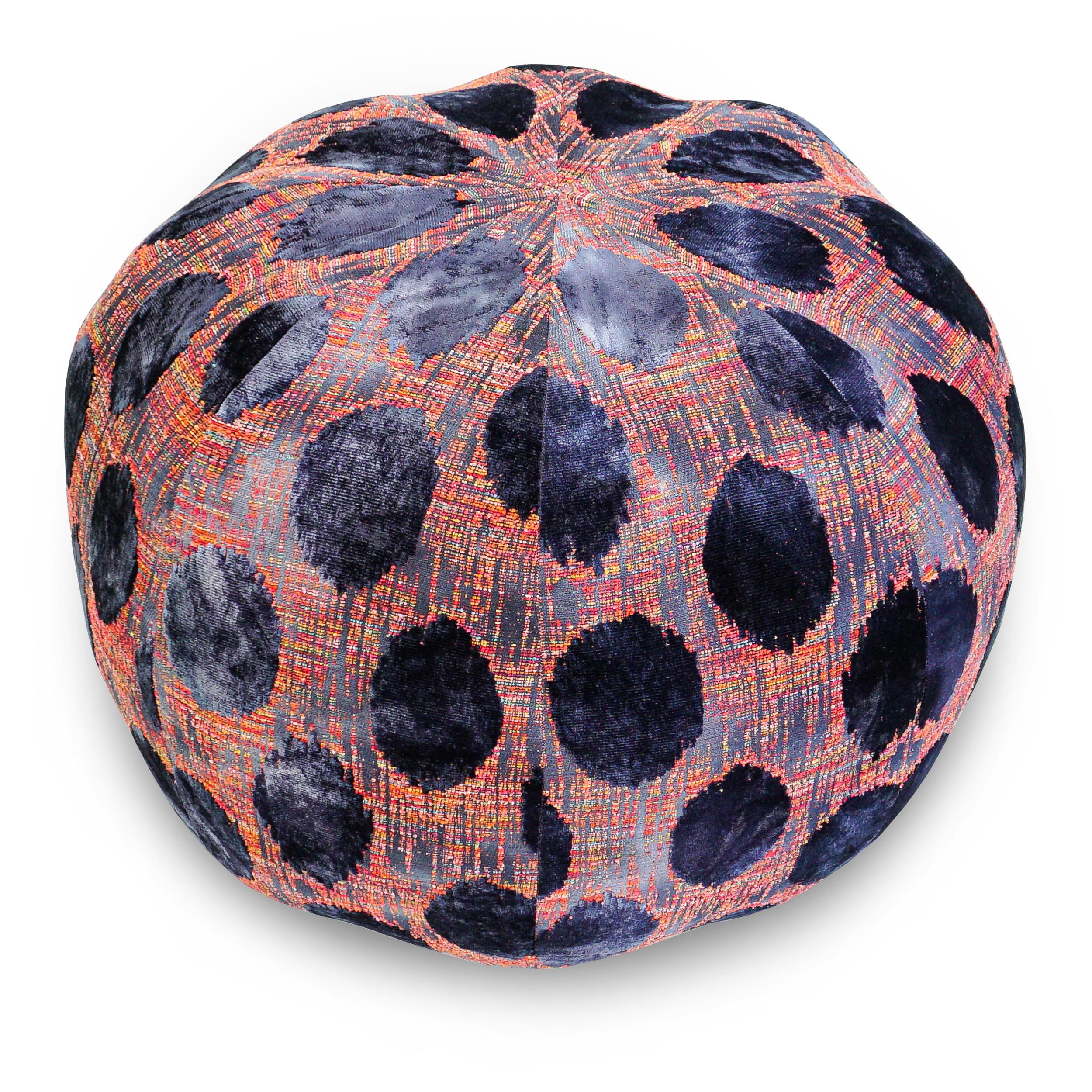 Purple Spotted Pouf Ottoman In New Condition For Sale In Greenwich, CT