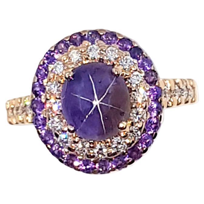 Bague en or rose 18 carats avec saphir étoilé violet, saphir violet et diamants  en vente