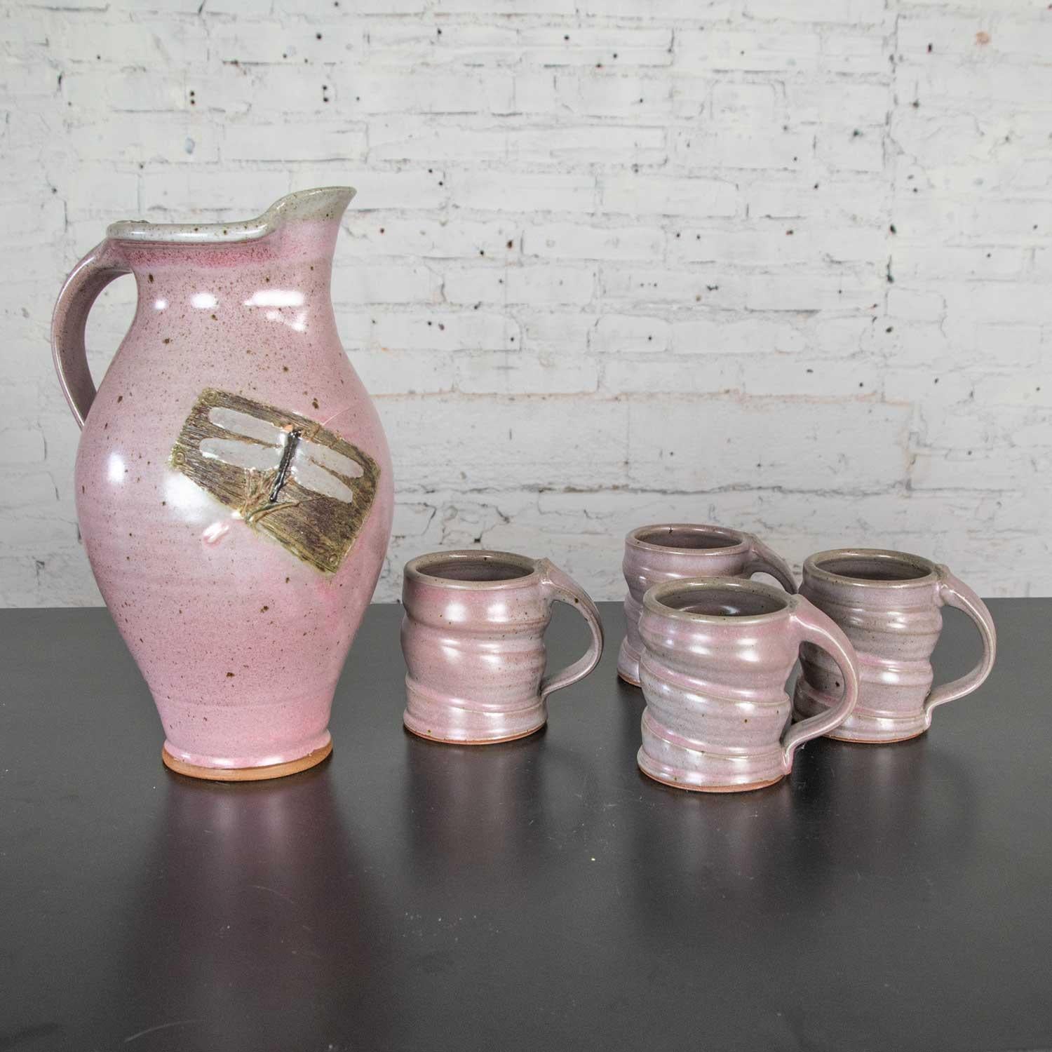 Américain Ensemble de chocolat chaud 1 pichet et 4 tasses en céramique violette Studio Pottery faits à la main en vente