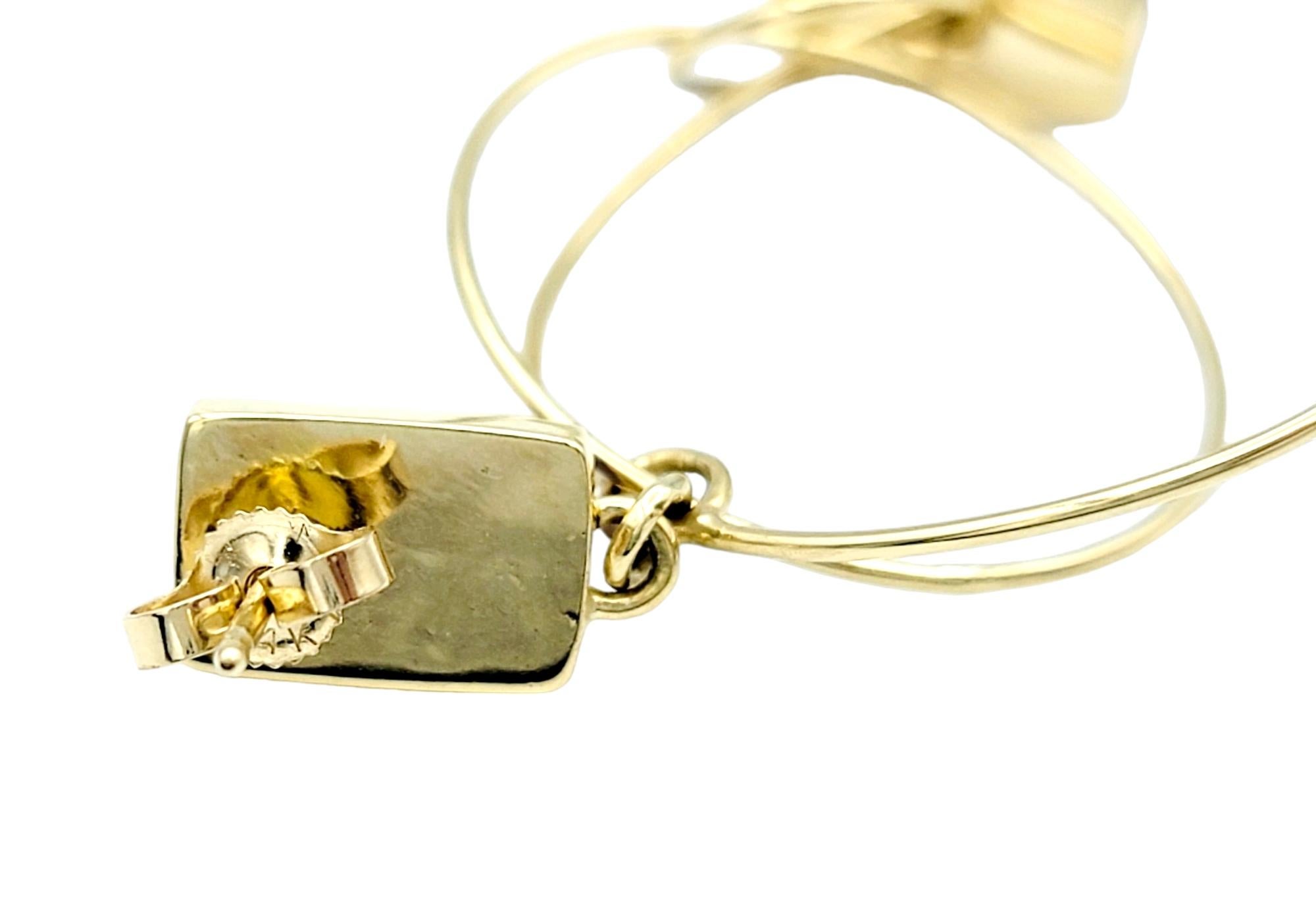 Boucles d'oreilles circulaires pendantes en or jaune 14 carats, Sugilite mauve et Calcédoine en vente 1