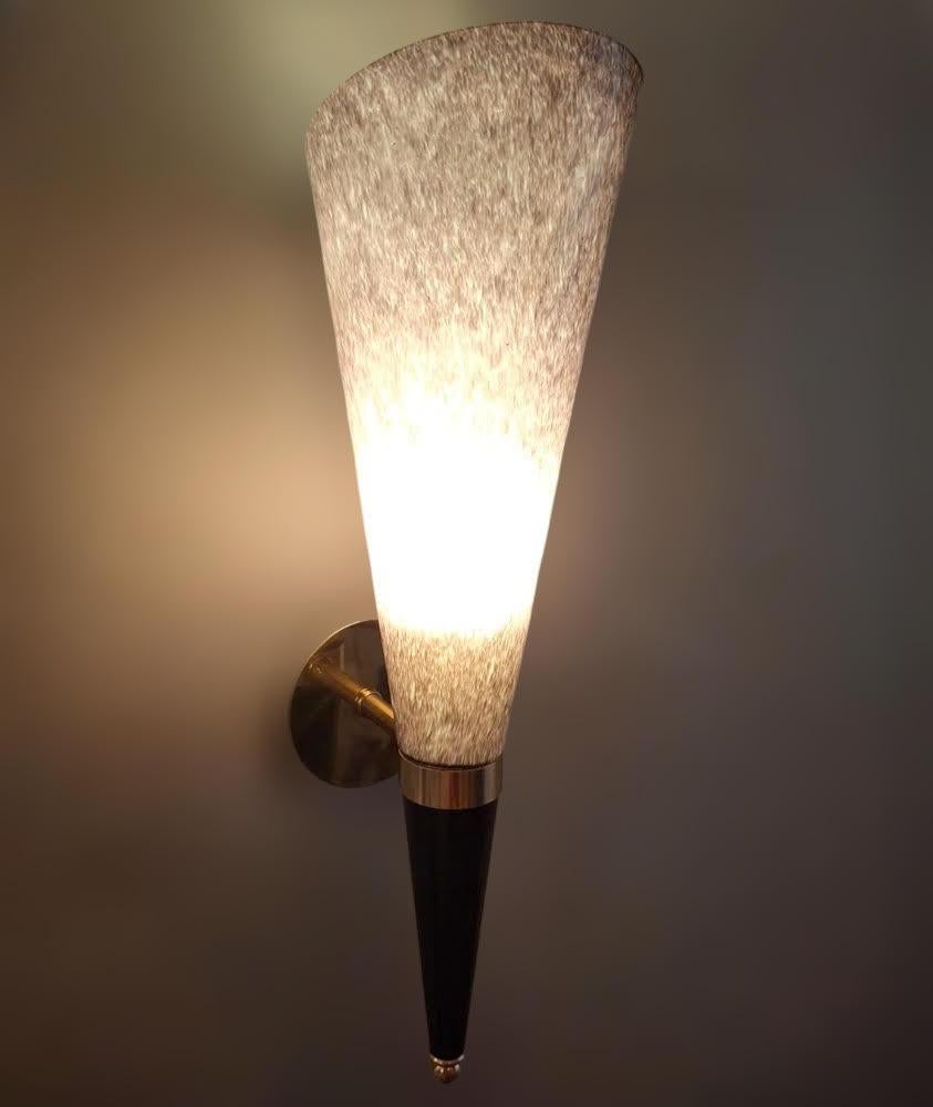 Mid-Century Modern Applique torchère violet foncé en vente