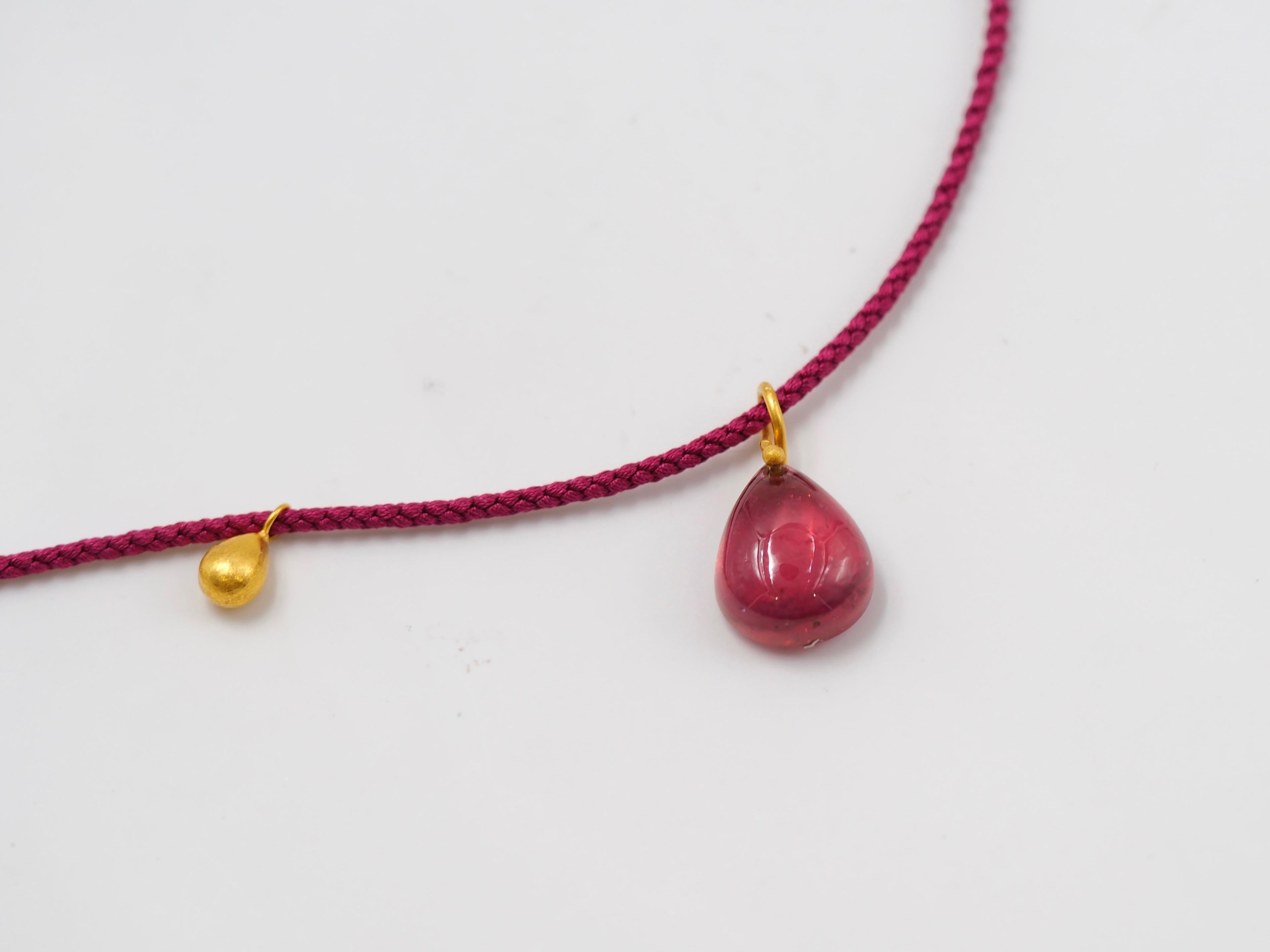  Purple Tourmaline Drop Purple Spinel 22 Karat Gold Pendant Necklace In New Condition In Paris, Paris