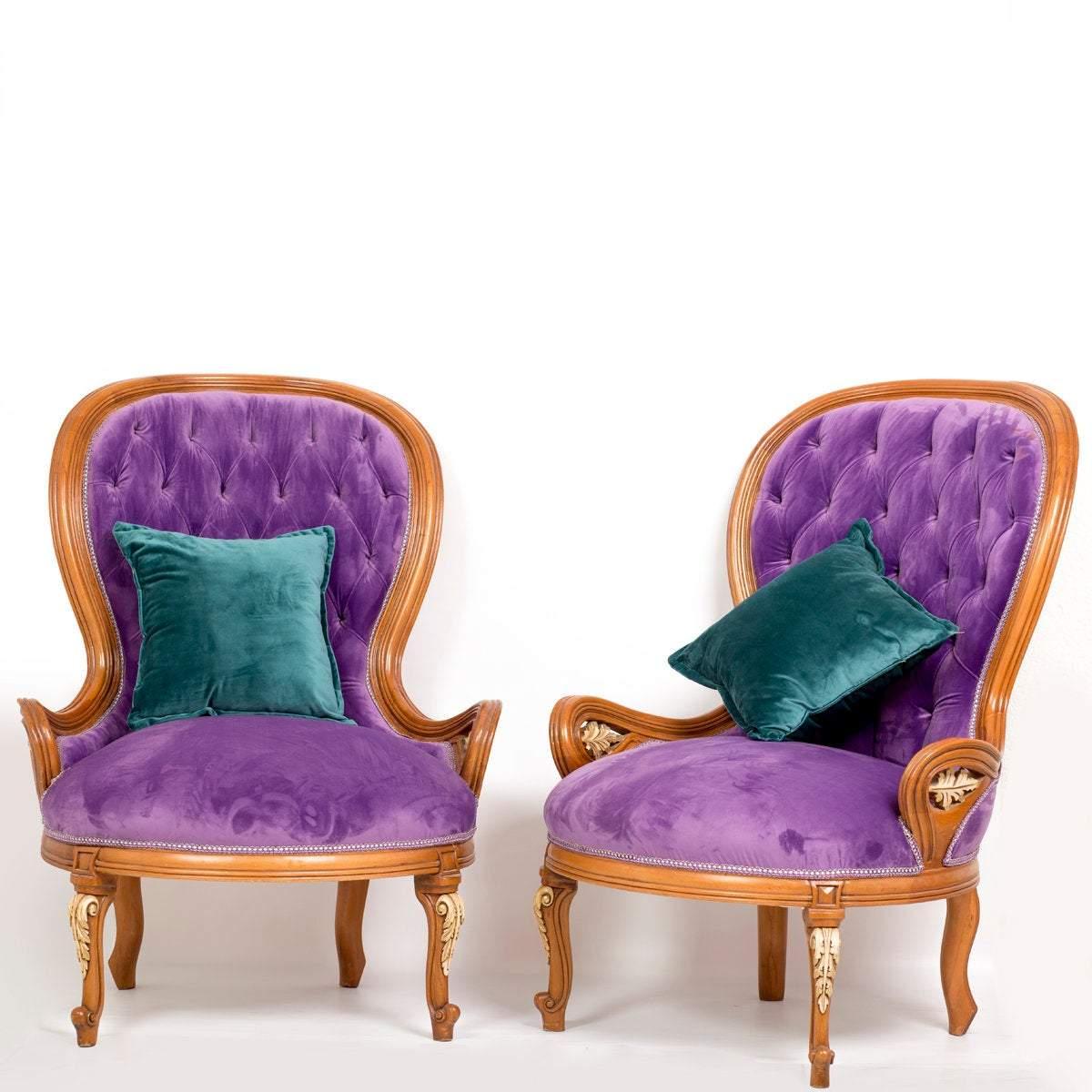 A beautiful purple tufted Bergère armchair (2-chair set), 20th century.

Handmade purple tufted Bergère armchair set is made of natural wood, the seats and tufted backs are upholstered with high density sponge and luxurious purple velvet cloth.