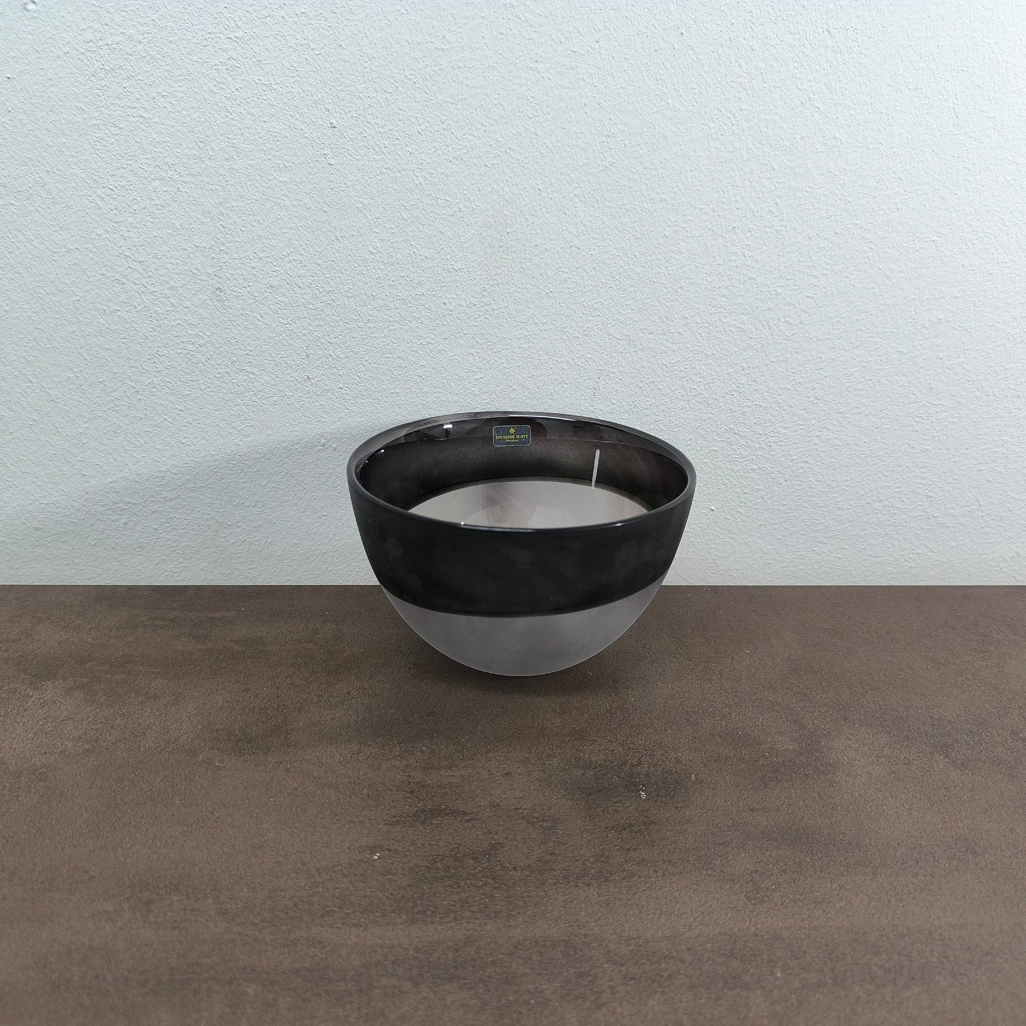 Purple Two-Tone Art Glass Bowl, Minimalist Design, Ideal for a Winter Gift. For Sale 1