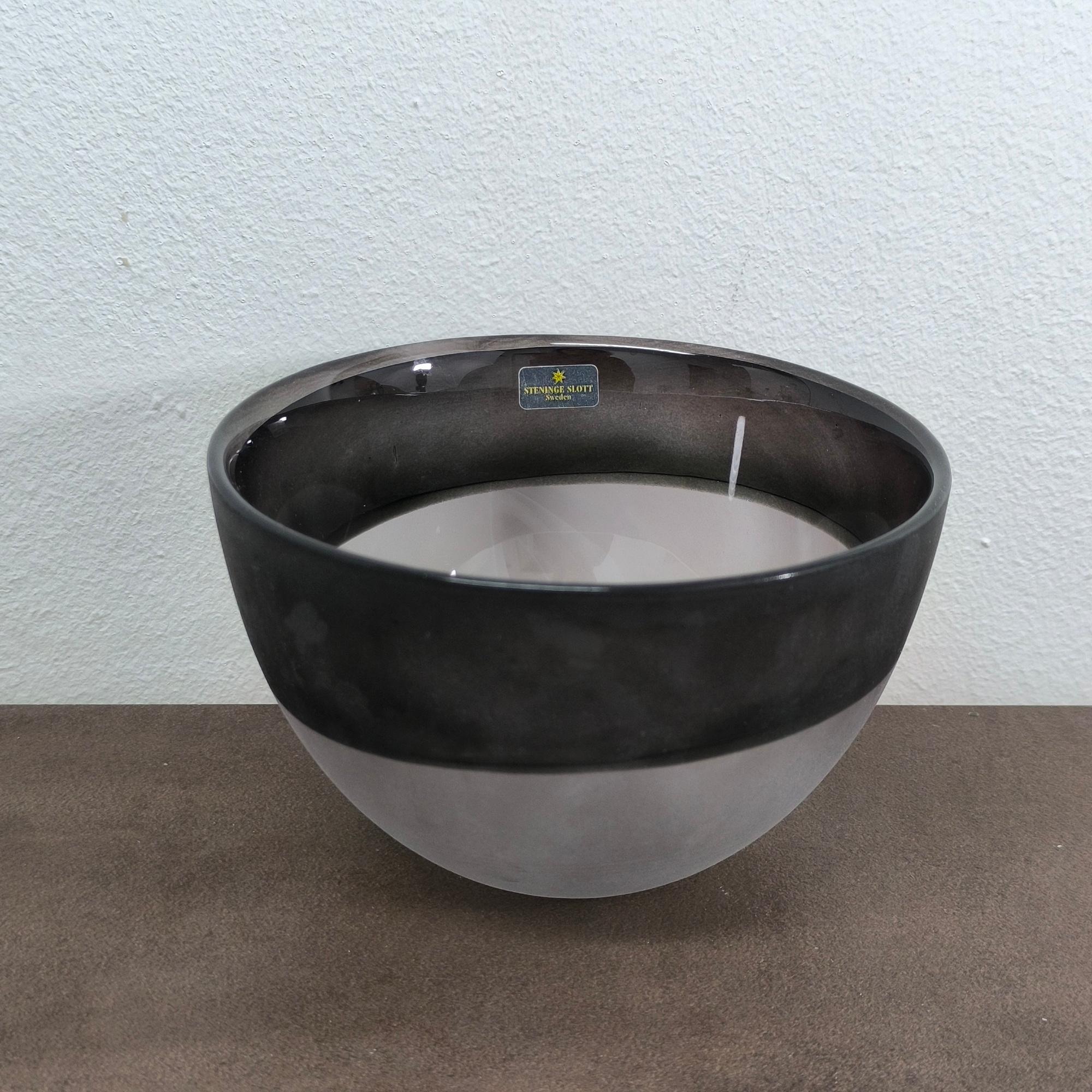 Purple Two-Tone Art Glass Bowl, Minimalist Design, Ideal for a Winter Gift. For Sale 2