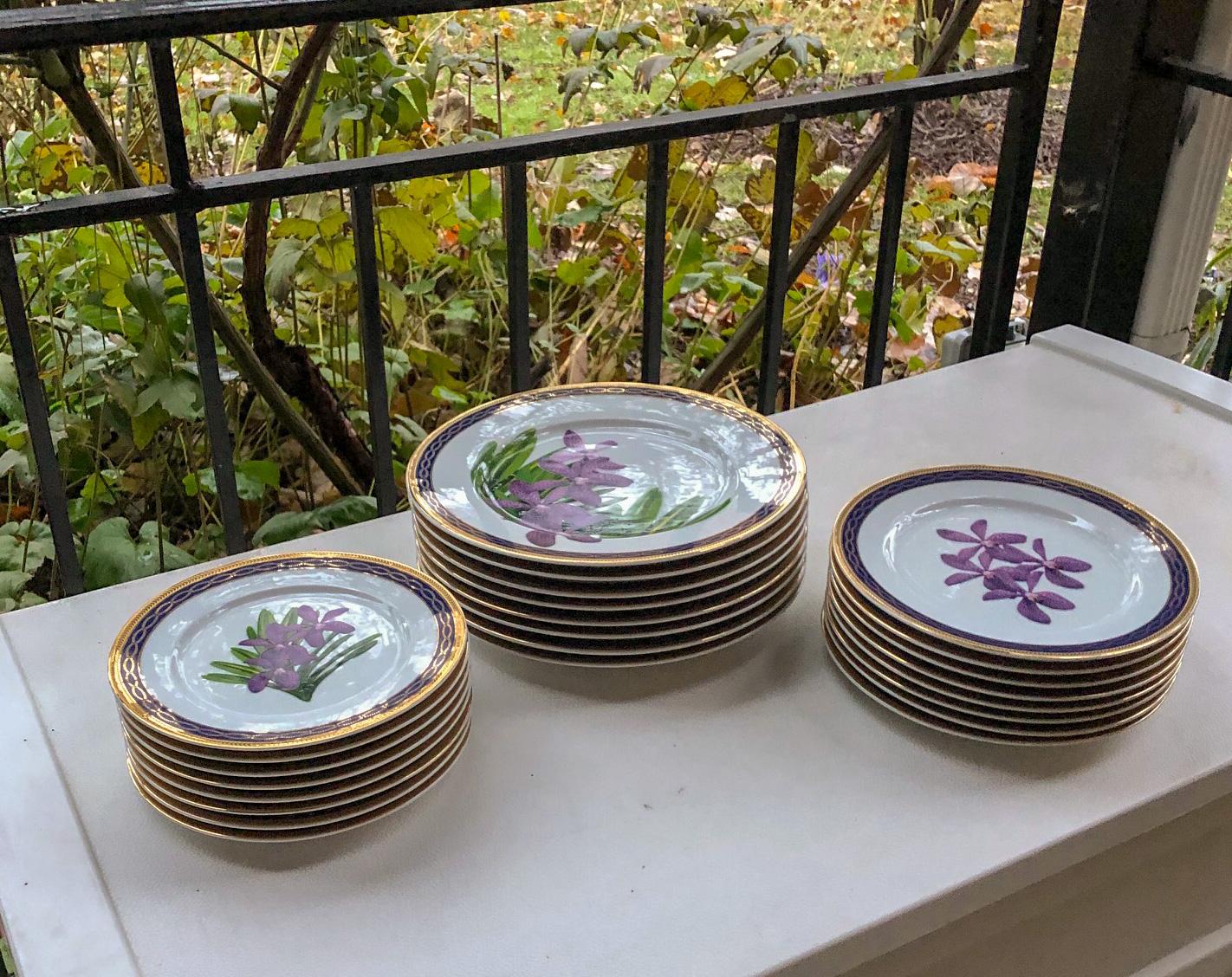 A stunning porcelain dinner service made by Karlovarsky Porcelain for Botanical Editions, 2004. Set consists of eight 10