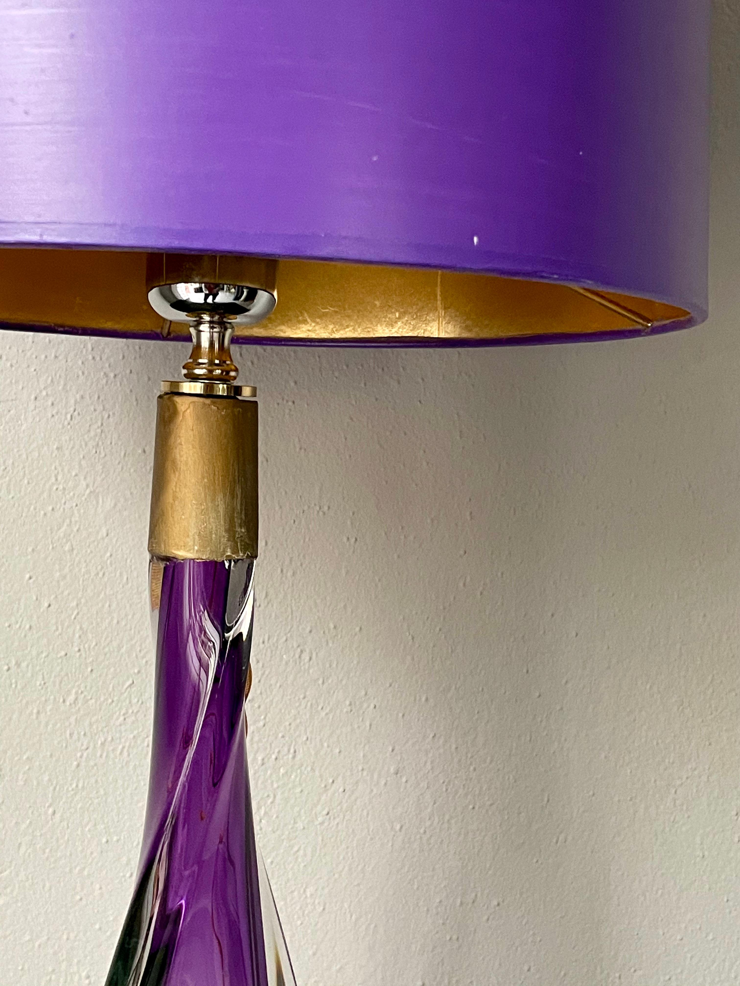 Grande lampe de bureau en cristal violet, signée par Vannes Le Chatel, France en vente 1