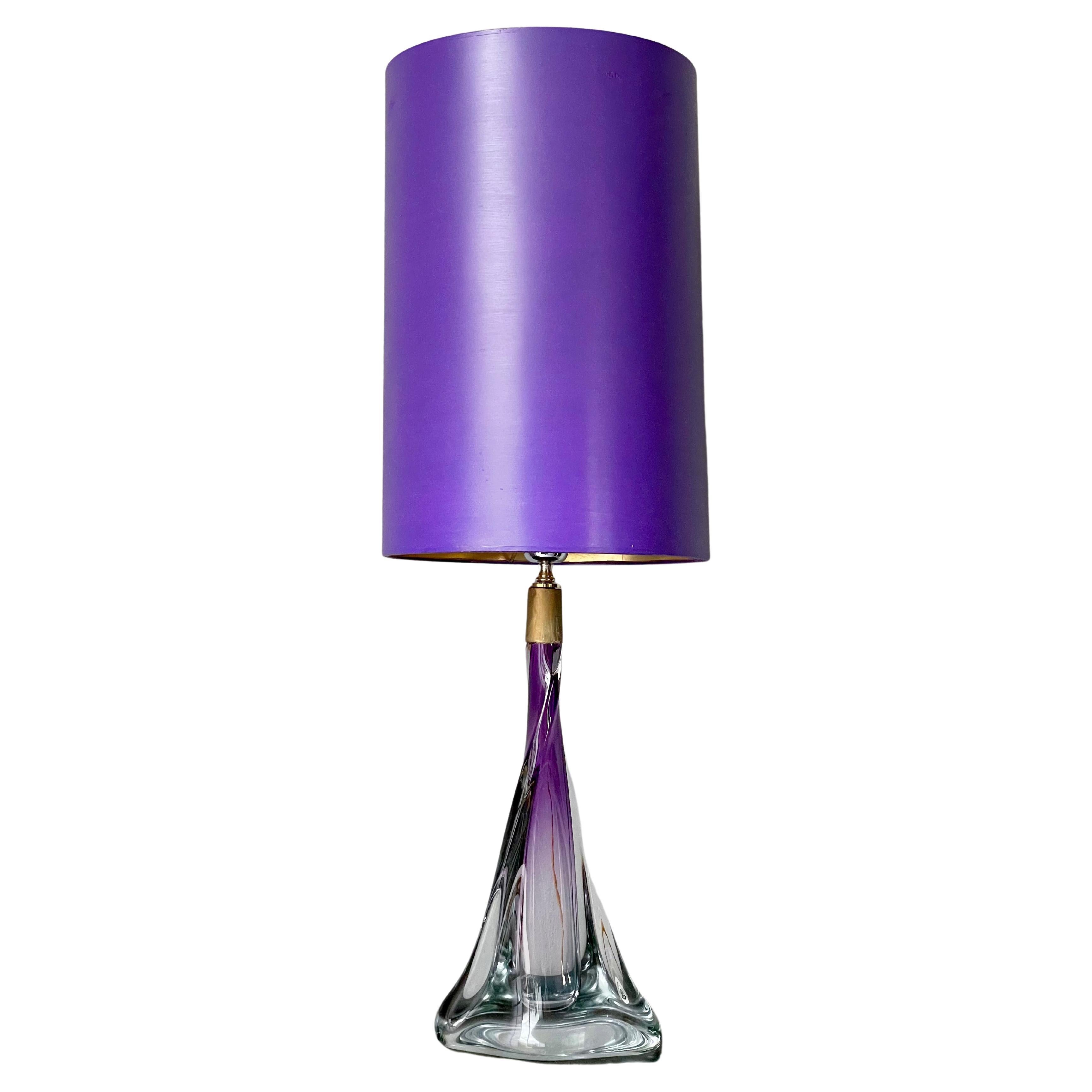 Grande lampe de bureau en cristal violet, signée par Vannes Le Chatel, France