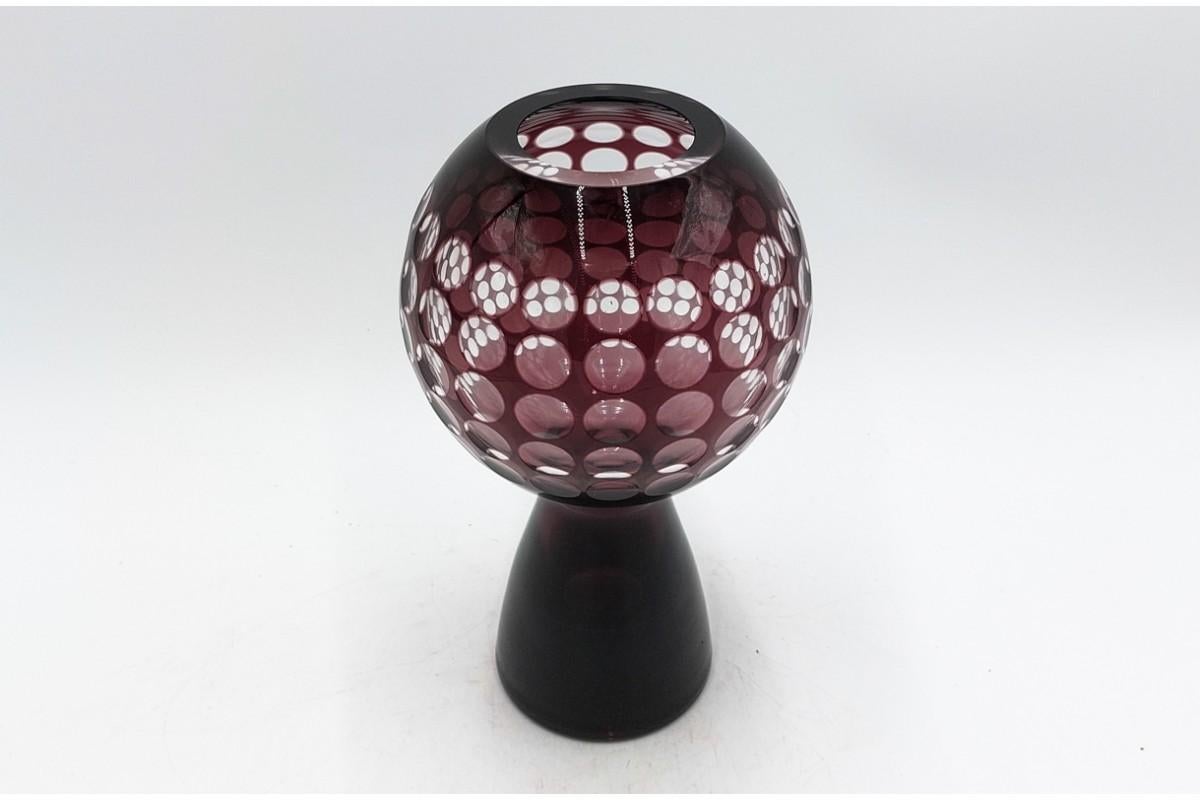 Vase en cristal poli avec une forme intéressante.

Conçu par Marita Voigt pour Harzkristall Derenburg en Allemagne dans les années 1970.

Très bon état, aucun dommage

Mesures : hauteur 22cm, diamètre 12cm.