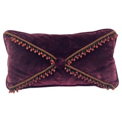 Lila Samt Deko-Kissen mit Glasperlen Lila Samt Deko-Kissen mit Glasperlen