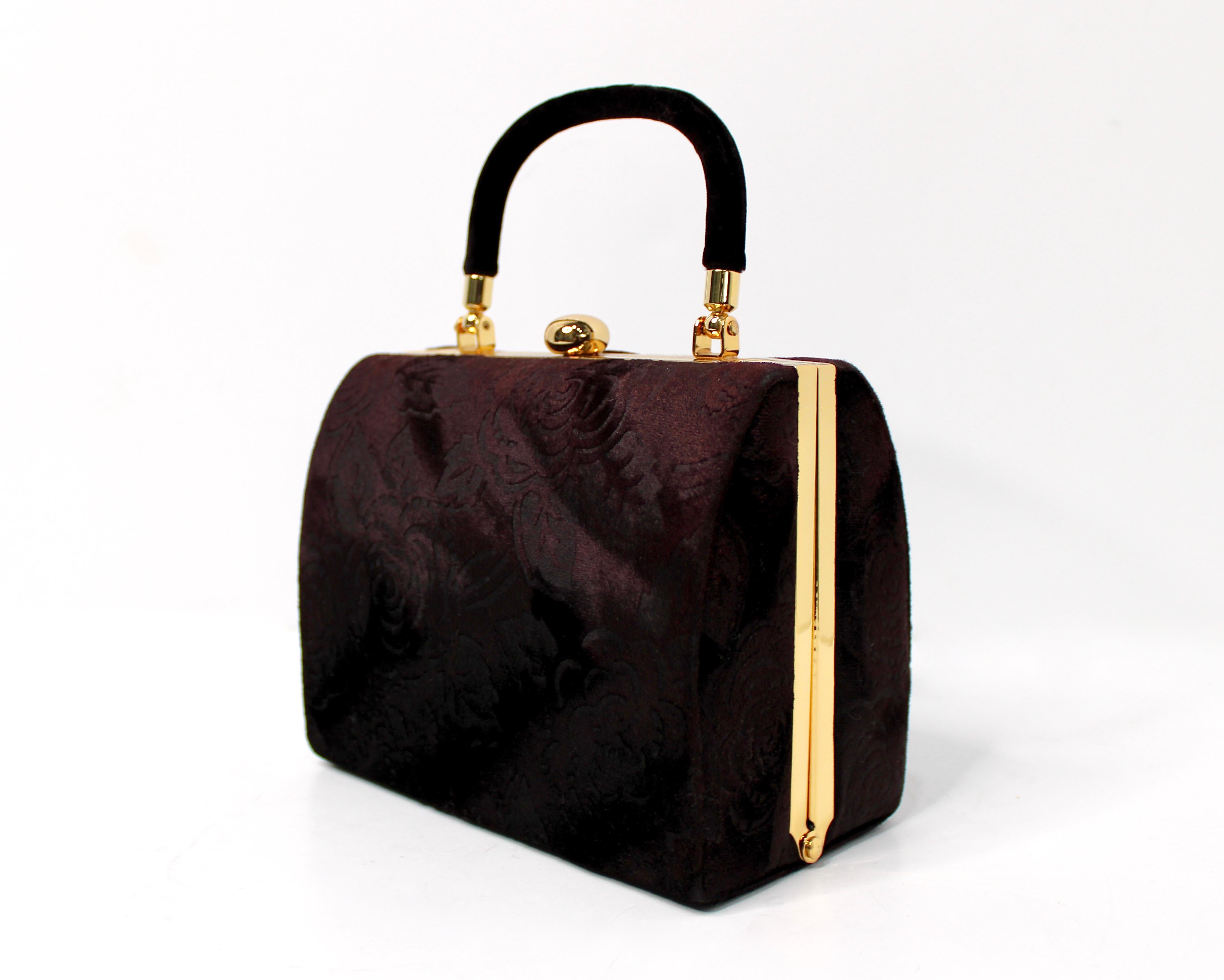 Lila Samt Floral Print Top Handle Abendtasche mit Kette circa 1960s (Schwarz) im Angebot