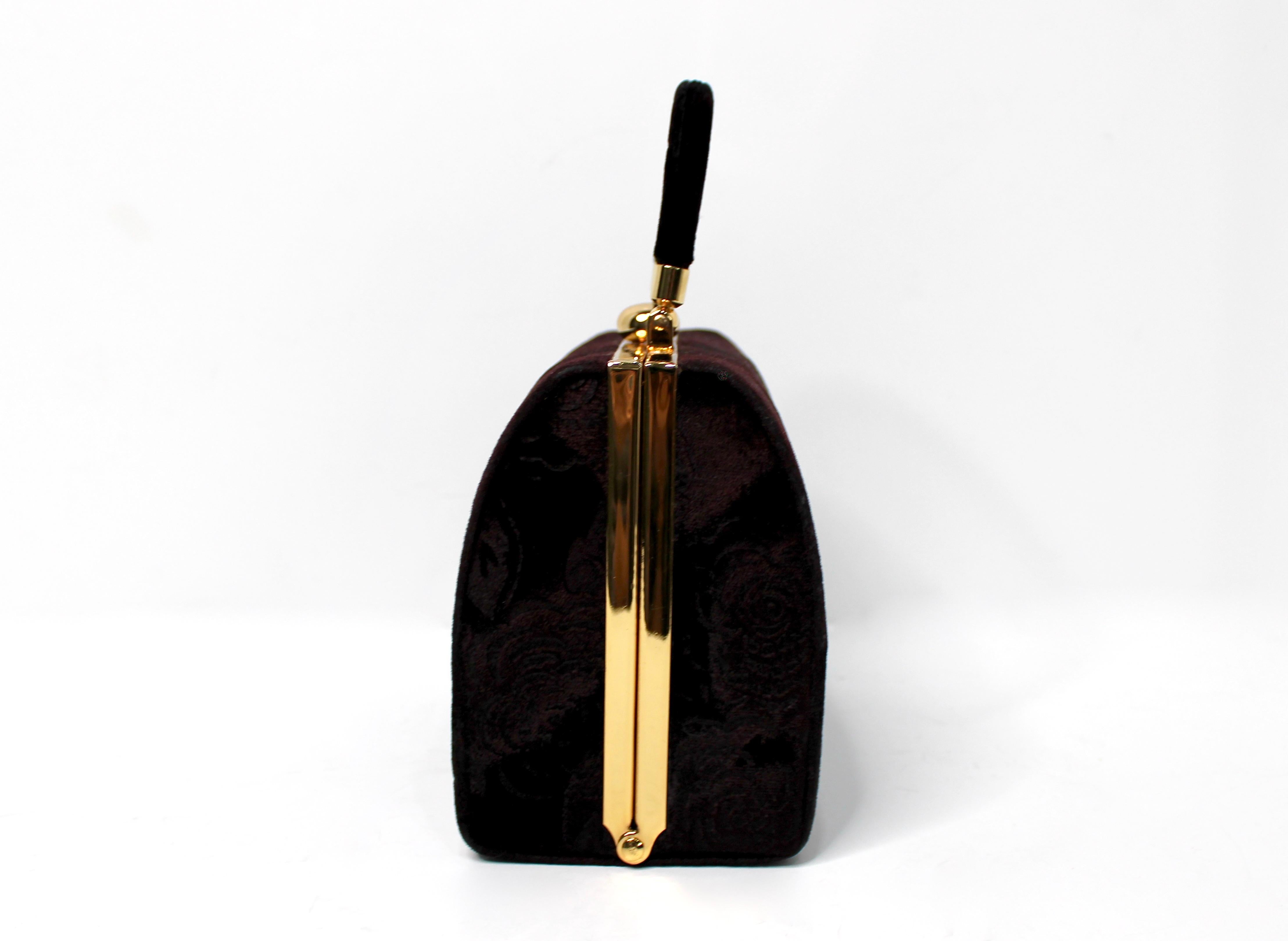 Lila Samt Floral Print Top Handle Abendtasche mit Kette circa 1960s im Zustand „Gut“ im Angebot in Scottsdale, AZ