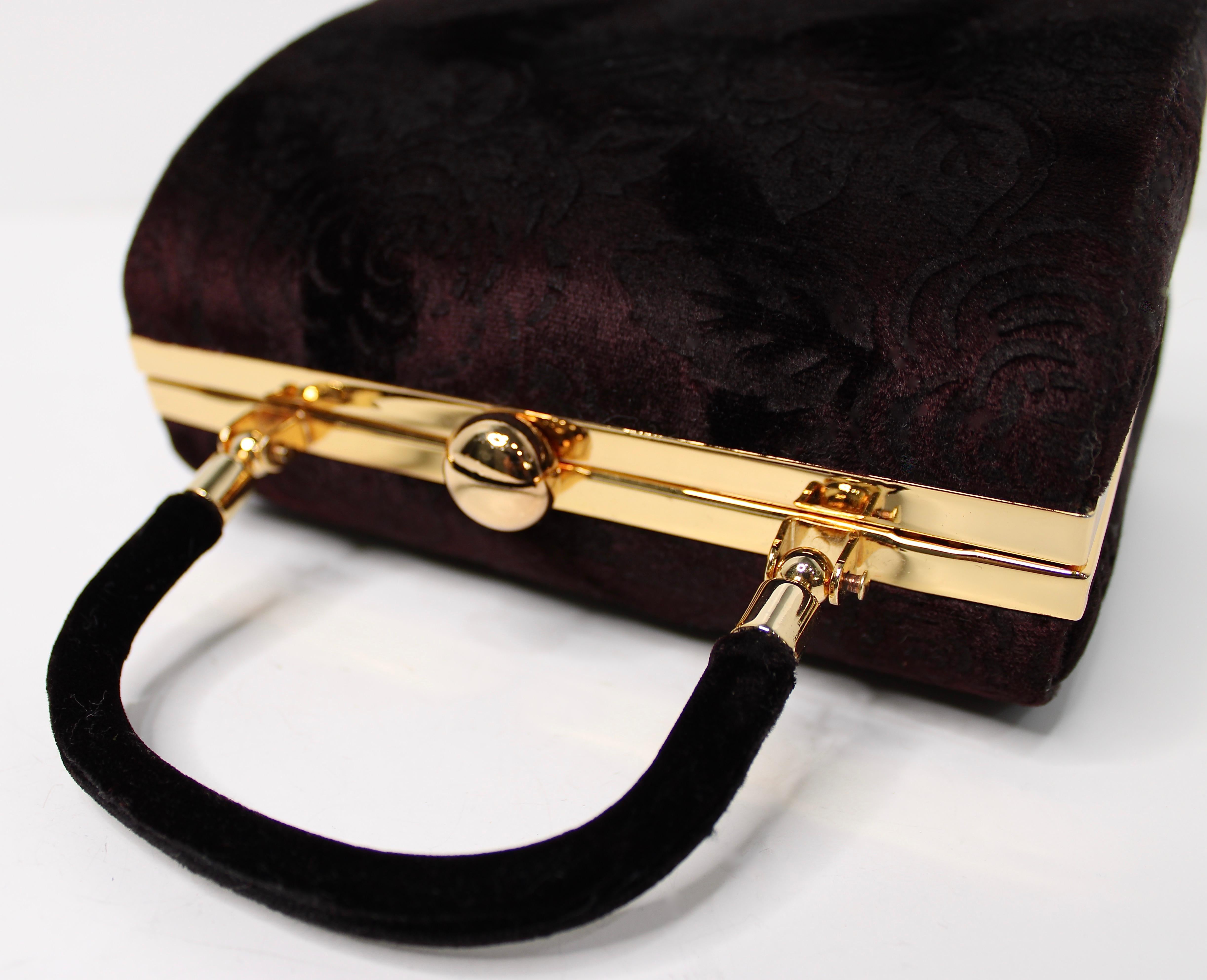 Lila Samt Floral Print Top Handle Abendtasche mit Kette circa 1960s im Angebot 2