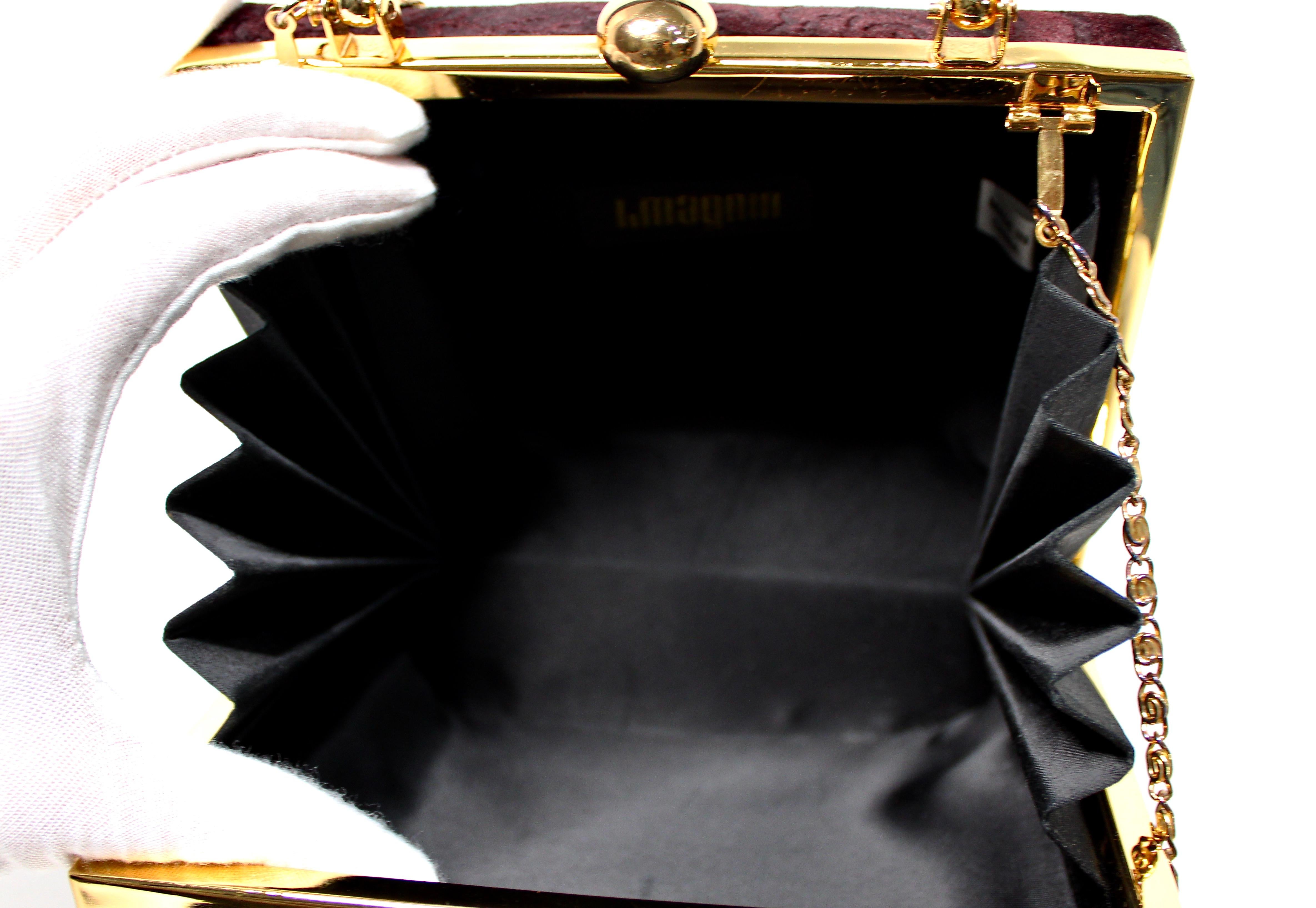 Lila Samt Floral Print Top Handle Abendtasche mit Kette circa 1960s im Angebot 4