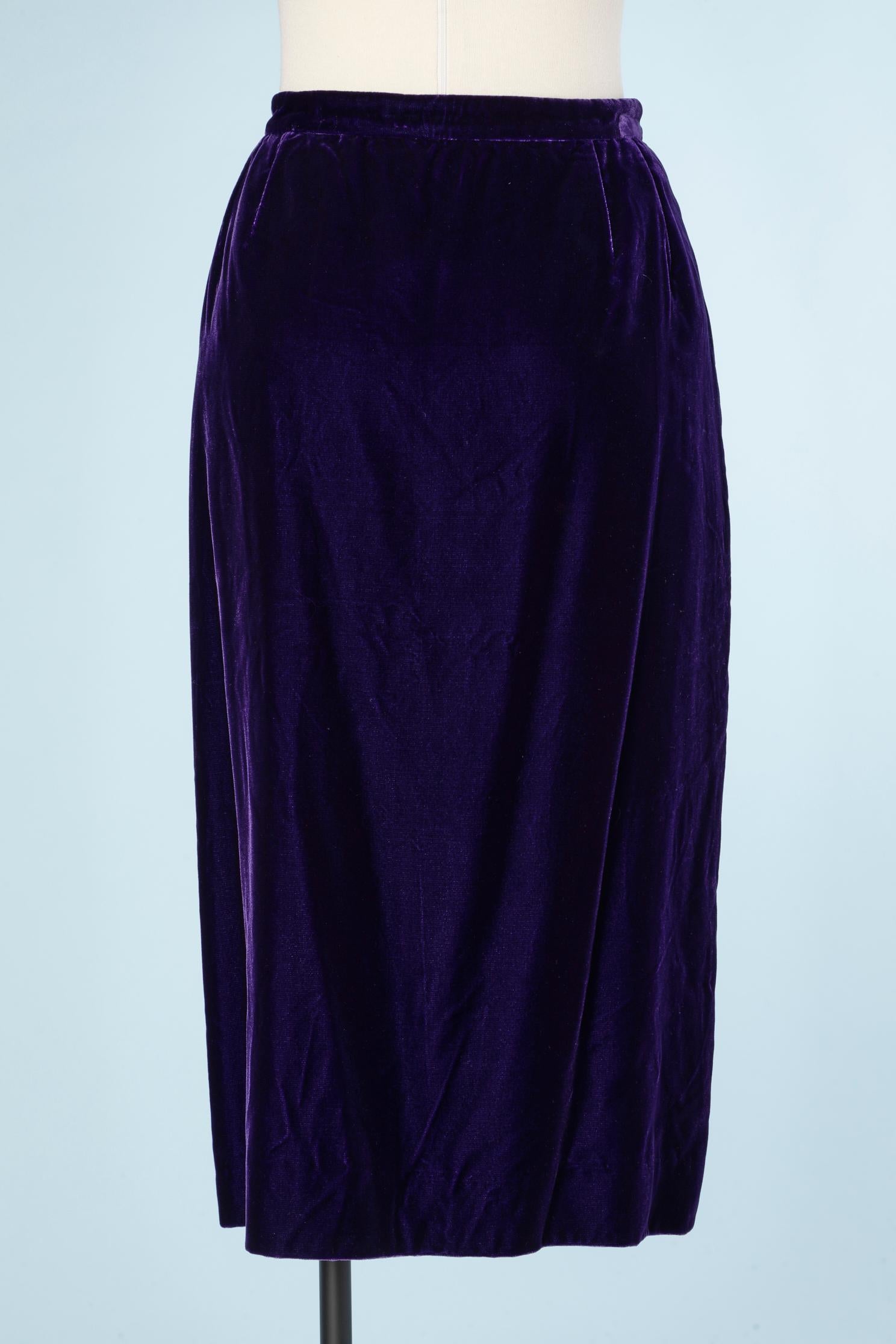 Purple velvet pencil skirt BILL BLASS Circa 1980's In Excellent Condition For Sale In Saint-Ouen-Sur-Seine, FR