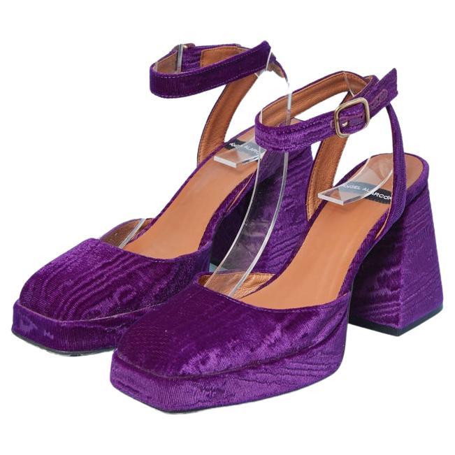 Zapatos de plataforma de terciopelo morado ANGEL ALARCON en venta